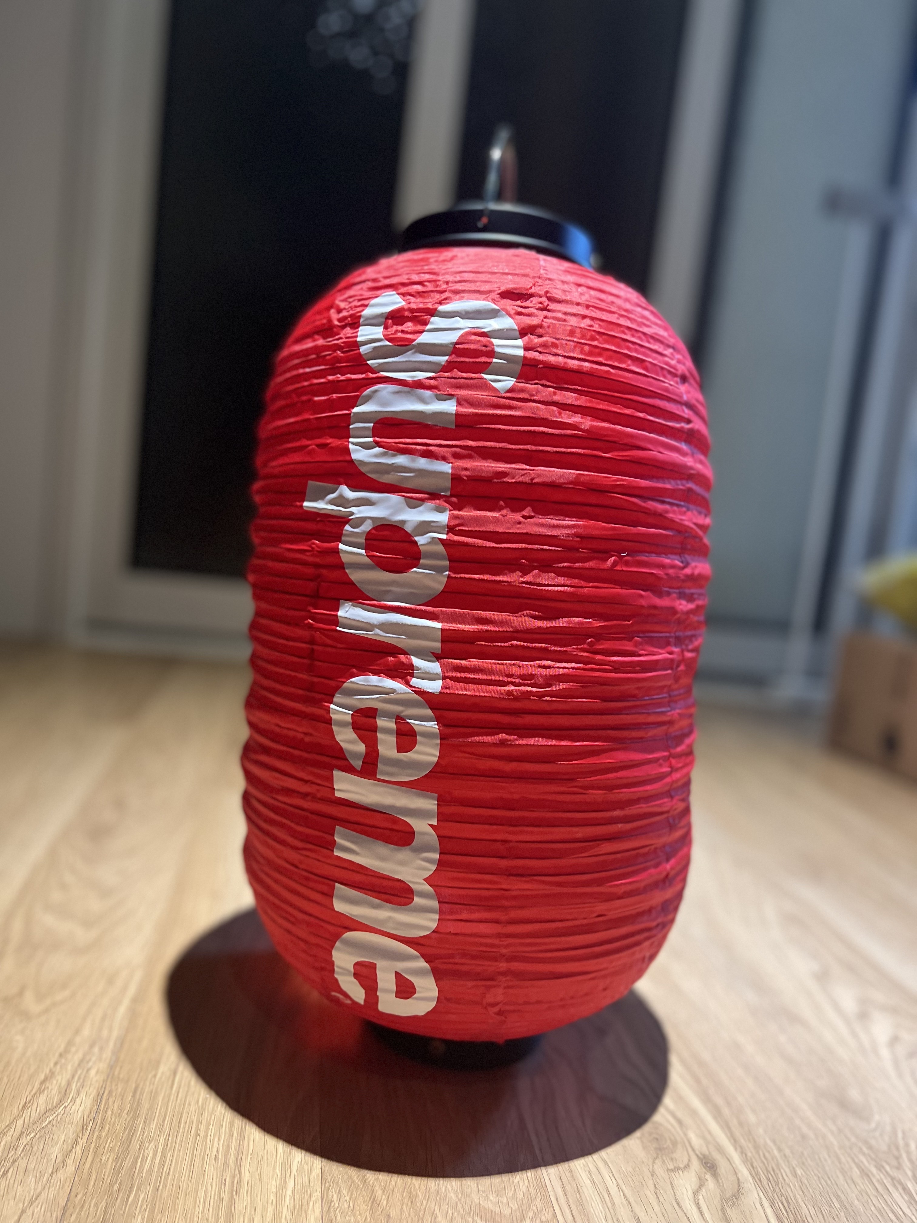 Supreme Hanging Lantern Red - 19FW 착용 스타일