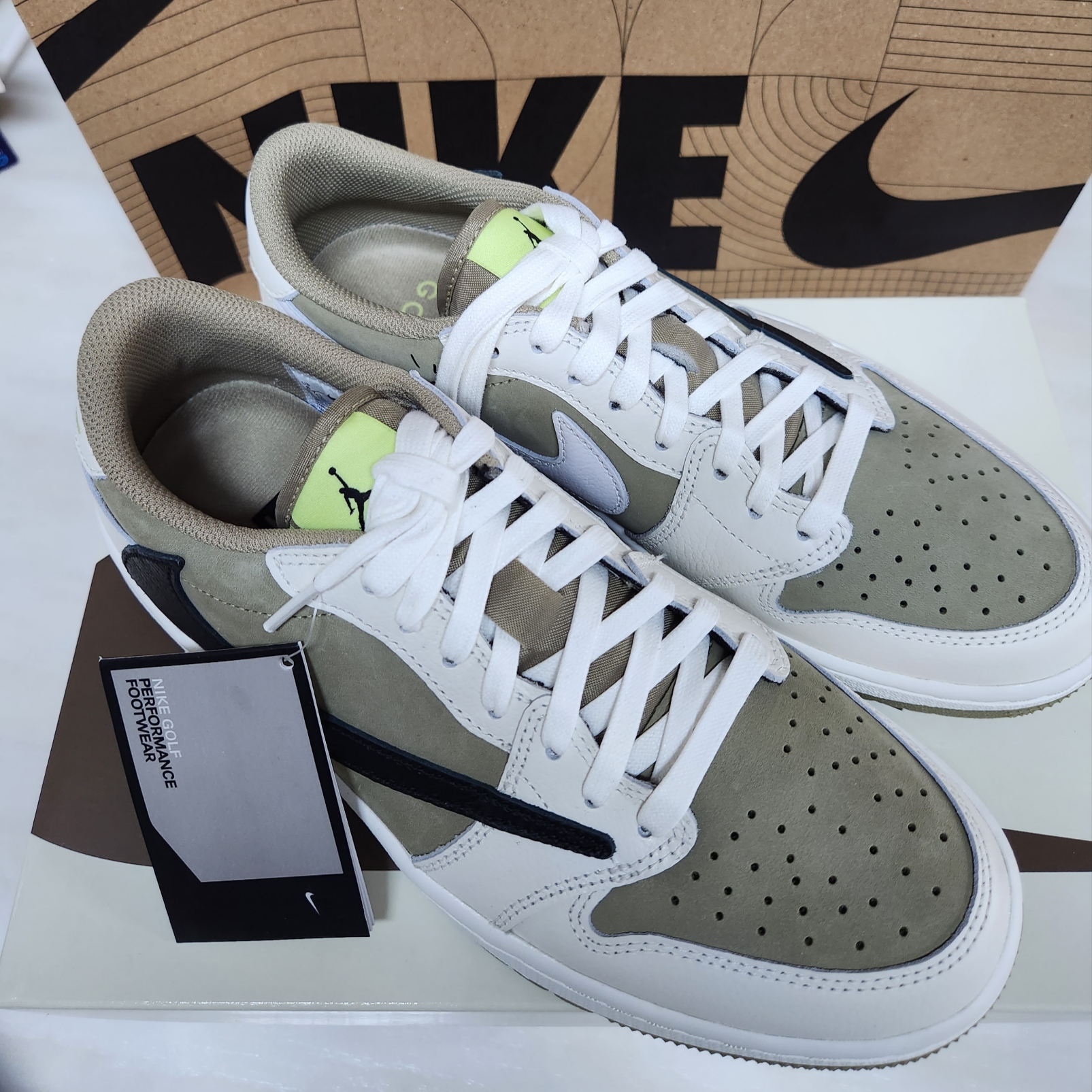 Jordan 1 x Travis Scott Retro Low Golf NRG Neutral Olive 착용 스타일 - 5
