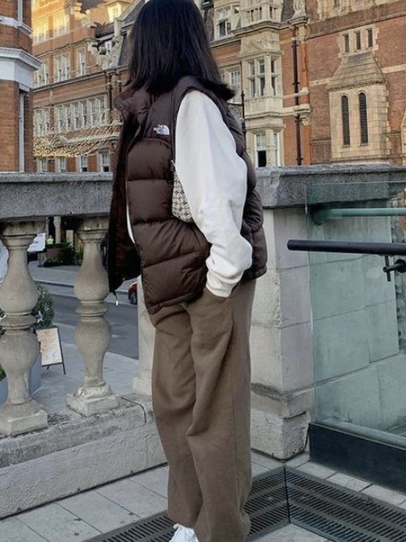 The North Face 1996 Retro Nuptse Vest Black, The North Face 1996 Retro Nuptse Vest Dark Oak 착용 스타일 - 2
