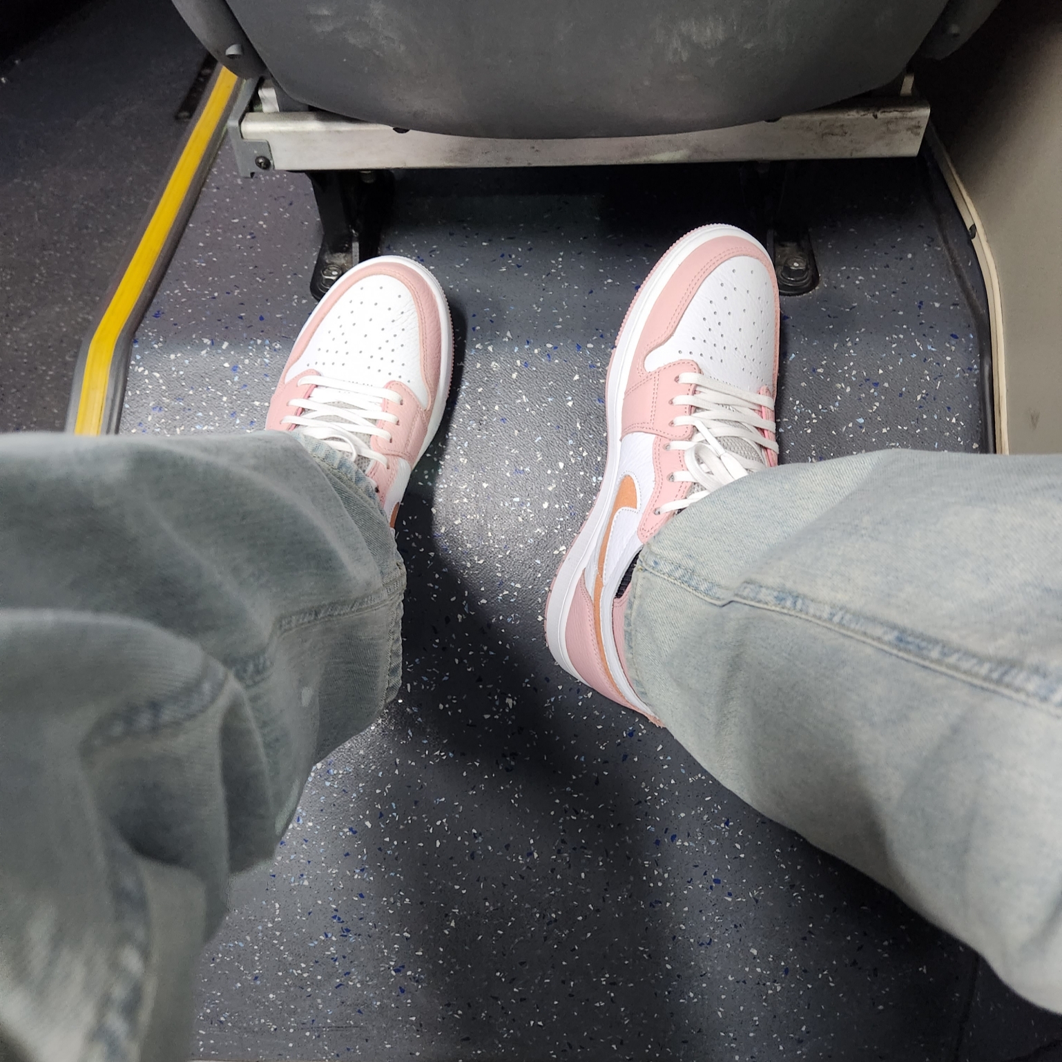 (W) Jordan 1 Zoom Air CMFT Pink Glaze 착용 스타일