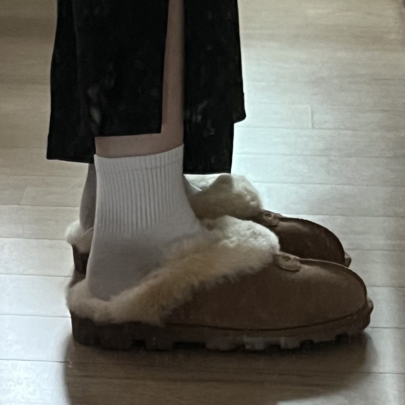 (W) UGG Coquette Slipper Chestnut 착용 스타일 - 2
