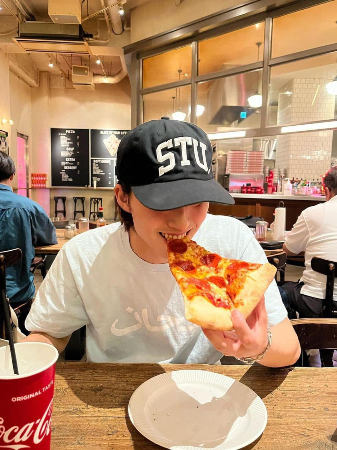 Stussy Stu Arch Strapback Cap Khaki, Stussy Stu Arch Strapback Cap Black 착용 스타일 - 2