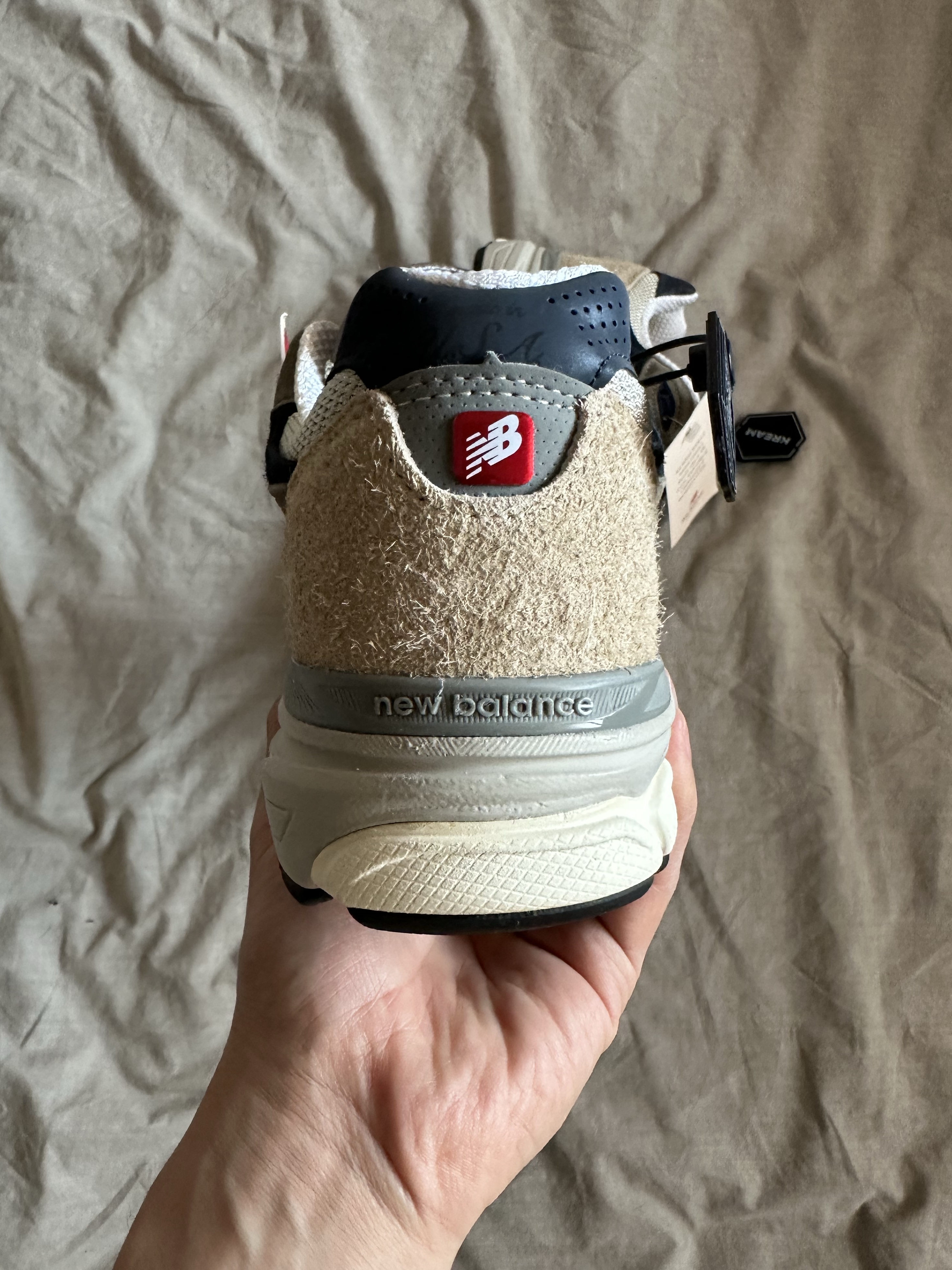 New Balance 990v3 Made in USA Olive 착용 스타일 - 4