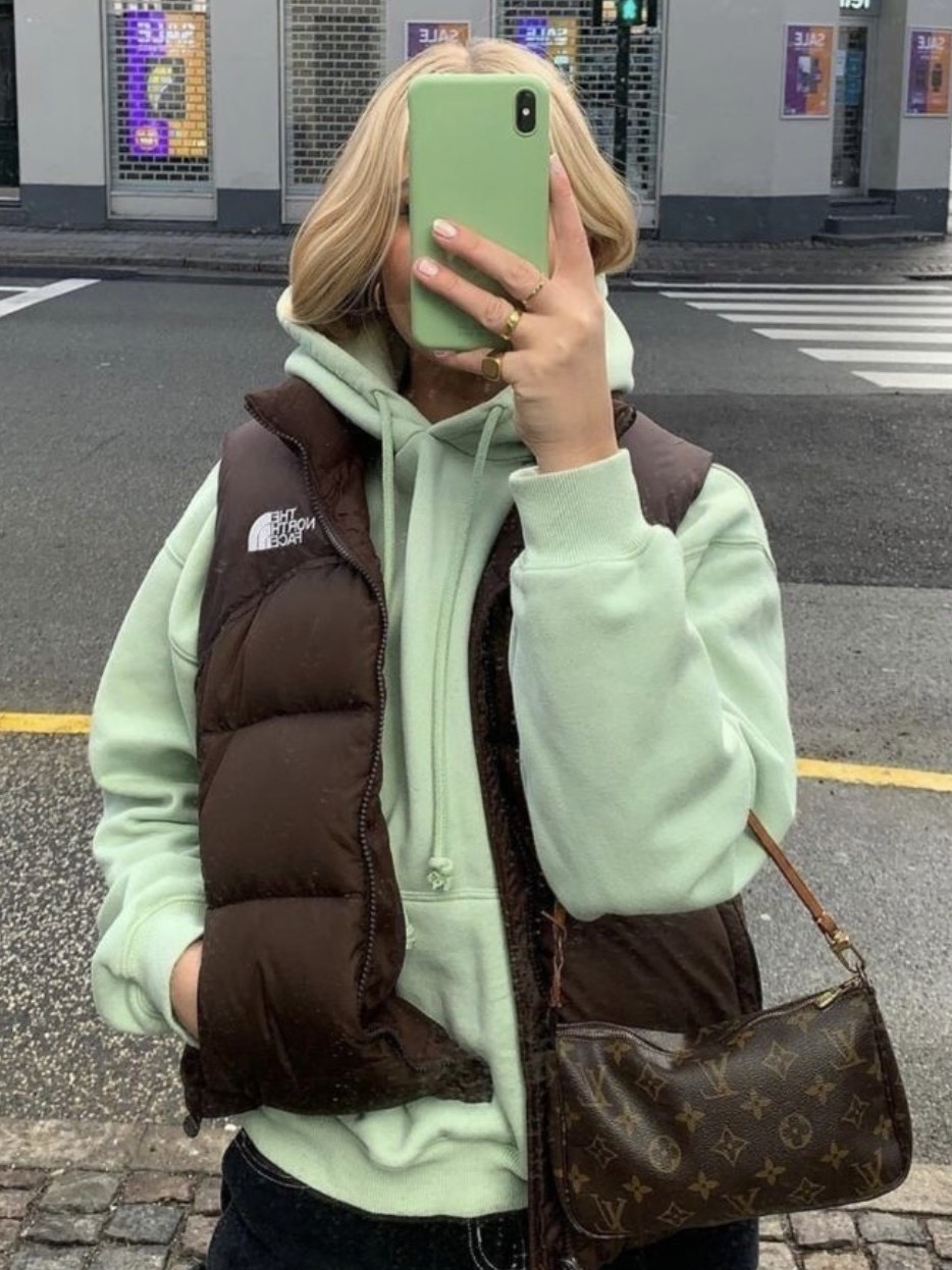 The North Face 1996 Retro Nuptse Vest Black, The North Face 1996 Retro Nuptse Vest Dark Oak 착용 스타일 - 4