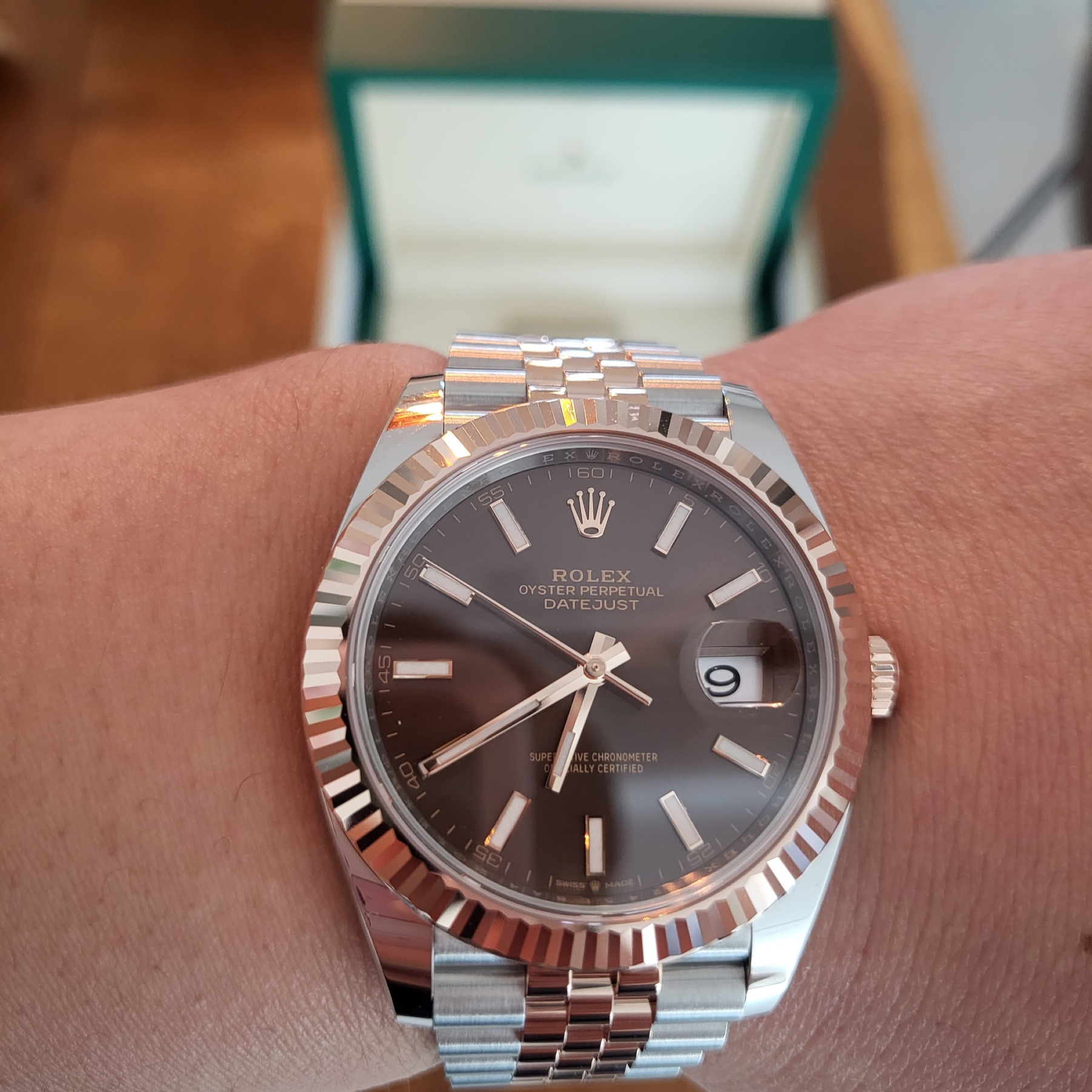 Rolex Datejust 41mm 126331 Chocolate Jubilee 착용 스타일 - 2