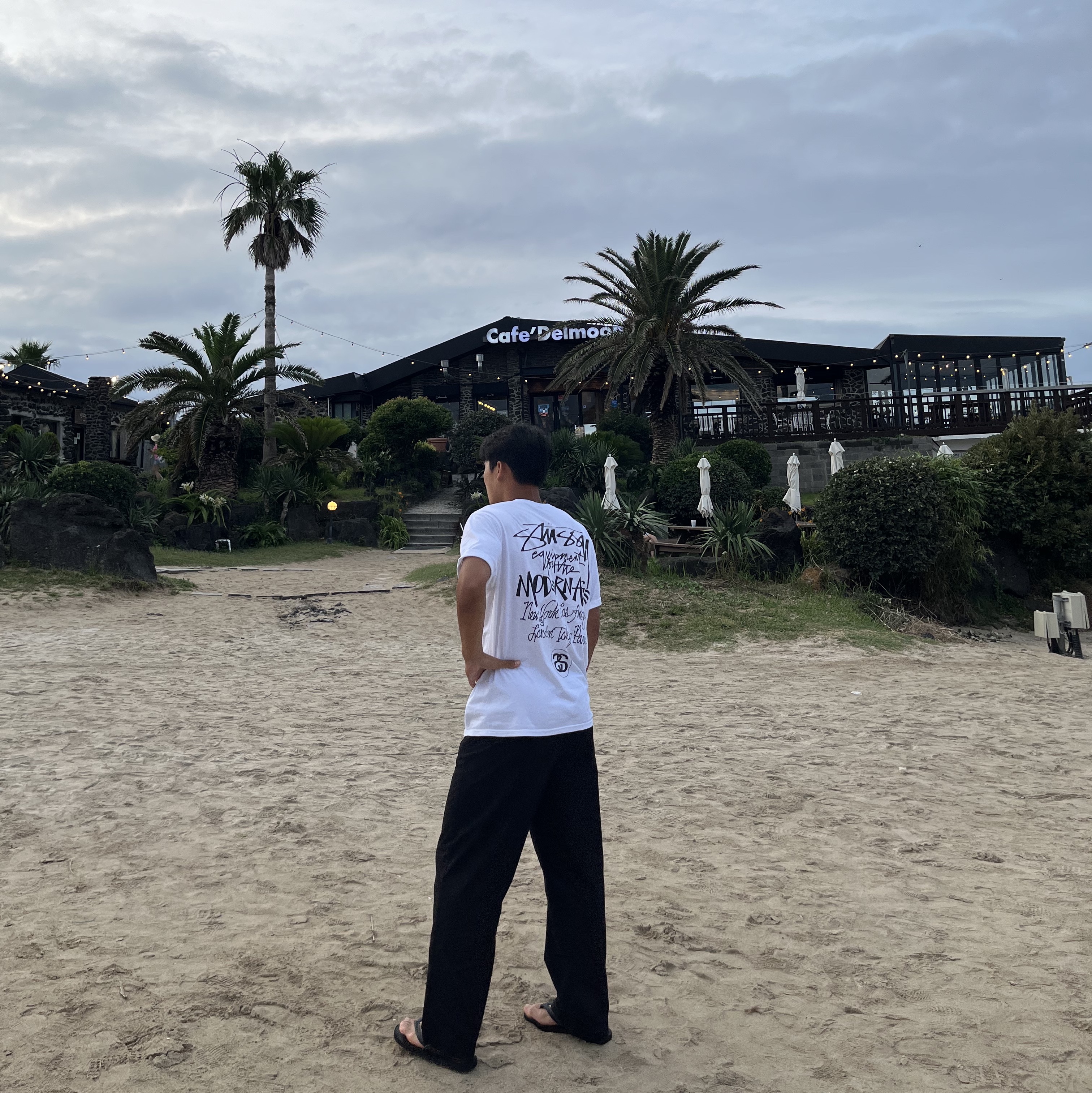Stussy Modern Age T-Shirt White 착용 스타일