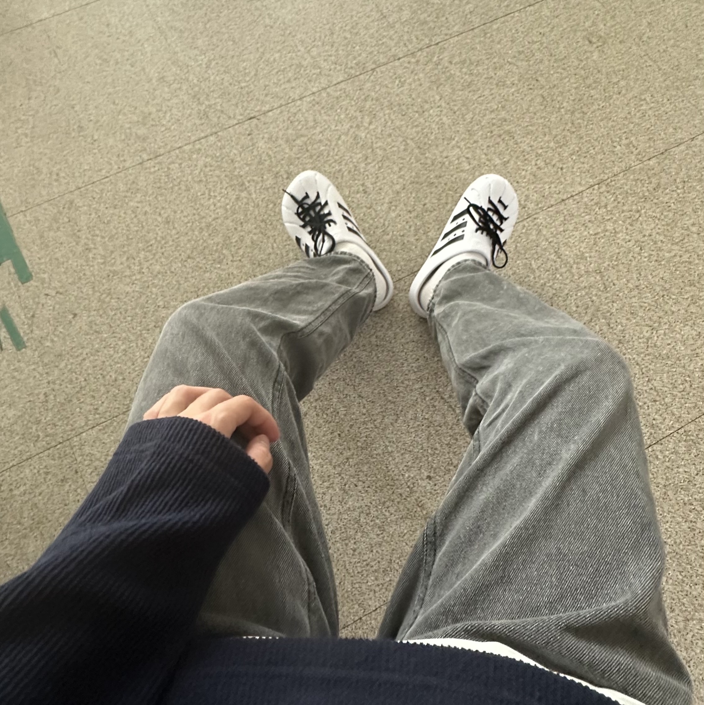 Adidas Adilette Clog White Black 착용 스타일