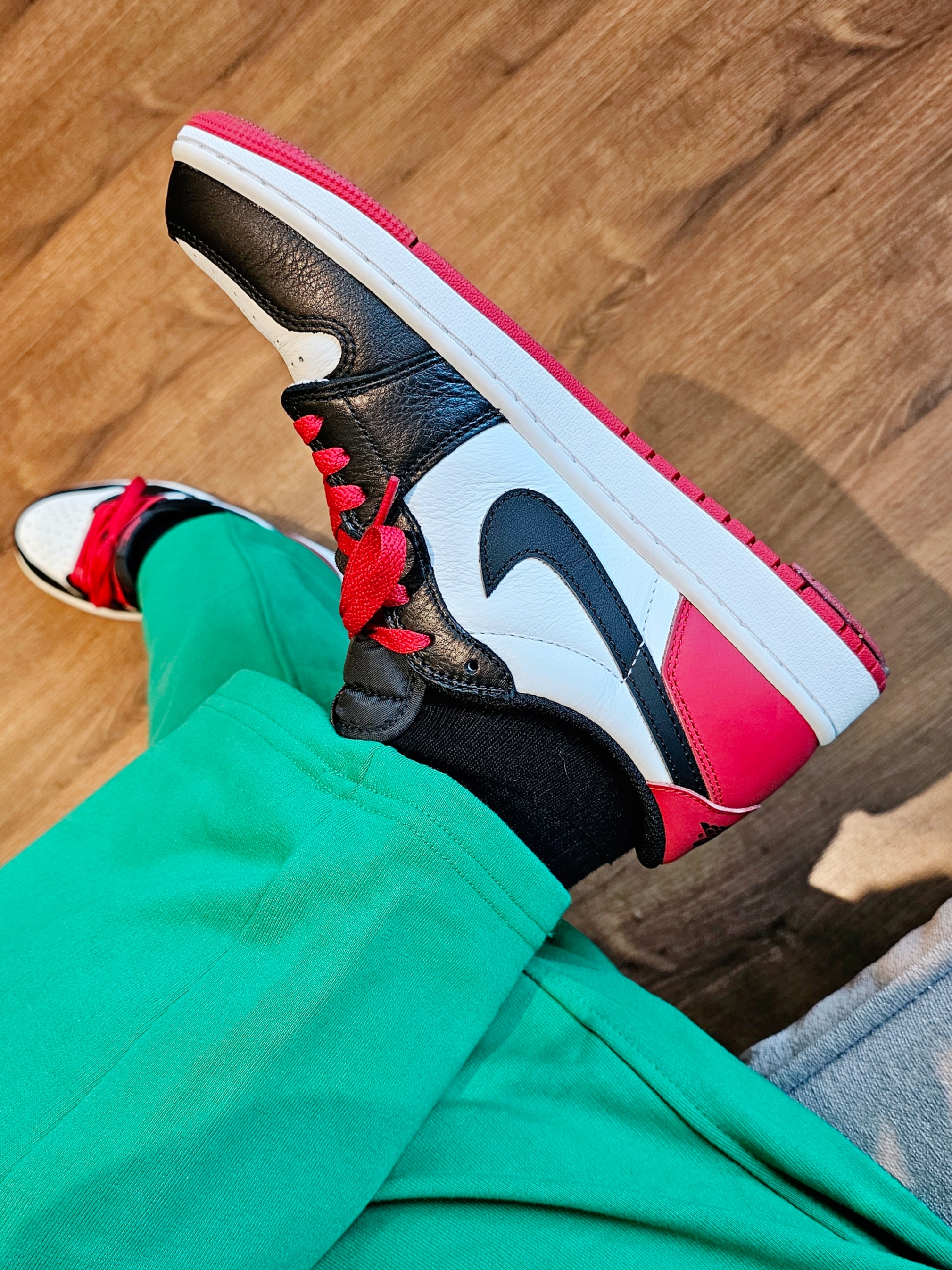 Jordan 1 Retro Low OG Black Toe 착용 스타일 - 4