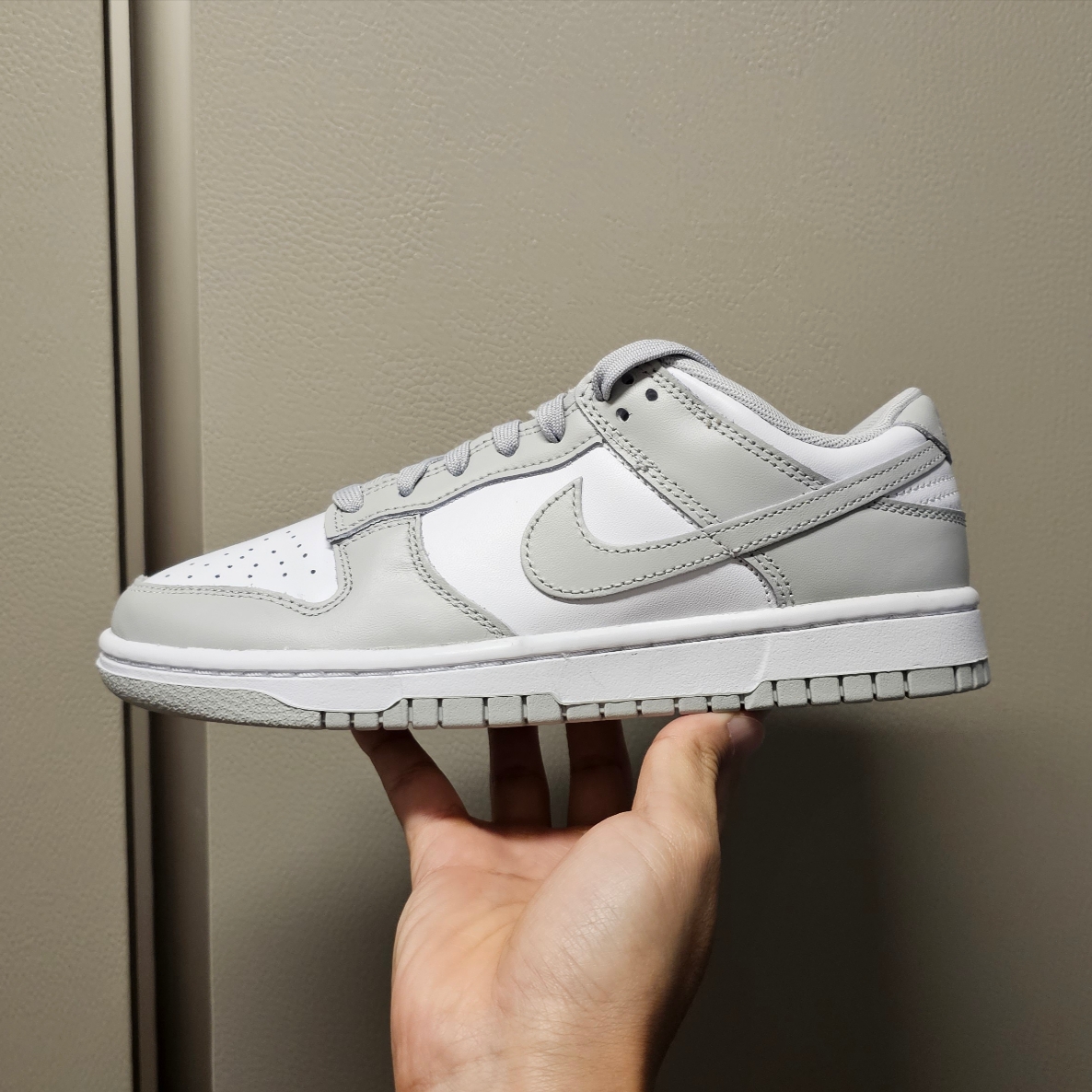 Nike Dunk Low Retro Grey Fog 착용 스타일