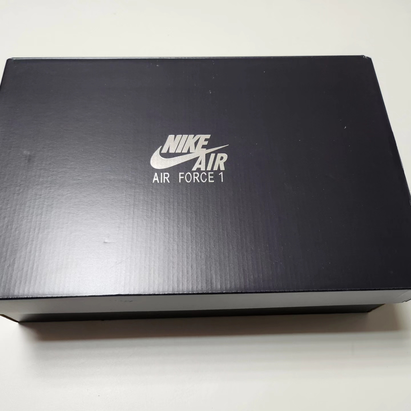 Nike Air Force 1 Mid QS University Red and Midnight Navy 착용 스타일 - 1
