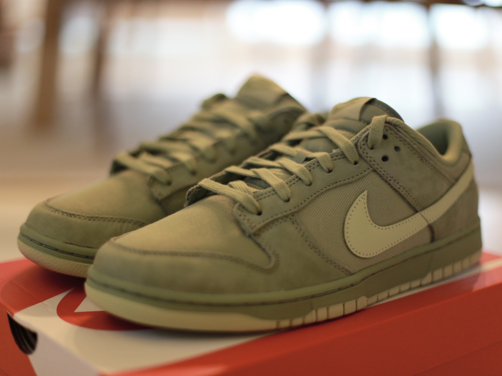 Nike Dunk Low PRM Oil Green 착용 스타일 - 2