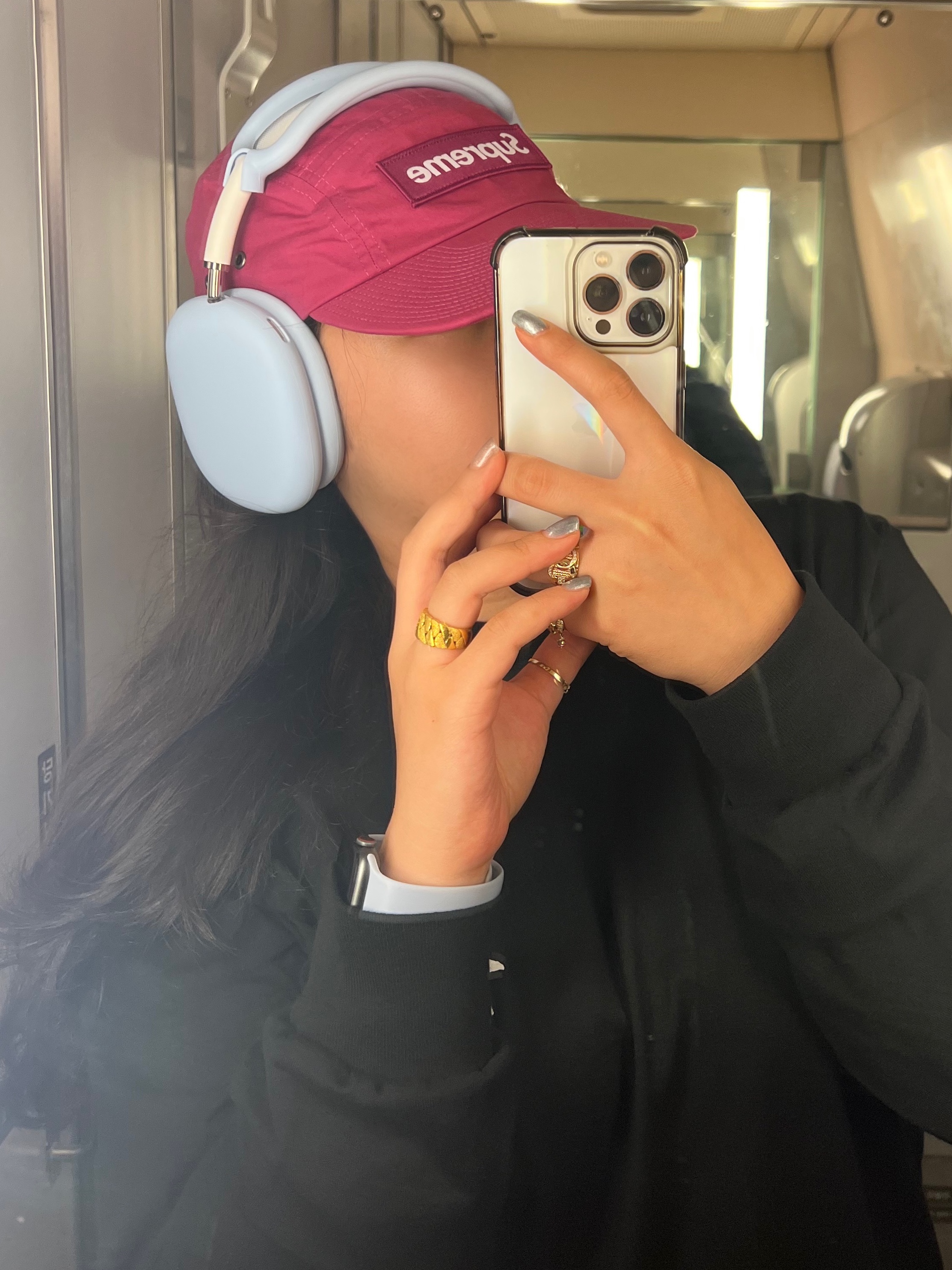 Apple AirPods Max Lightning Silver (Korean Ver.), Supreme Waxed Cotton Camp Cap Magenta - 23FW 착용 스타일 - 2