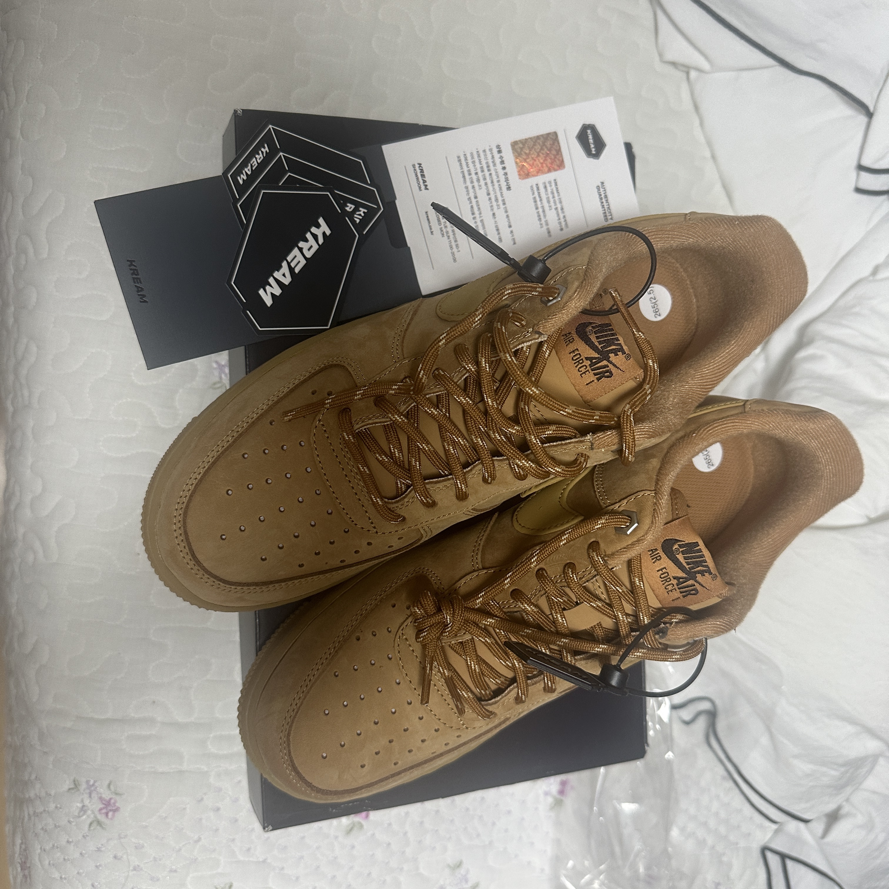Nike Air Force 1 '07 WB Flax 착용 스타일