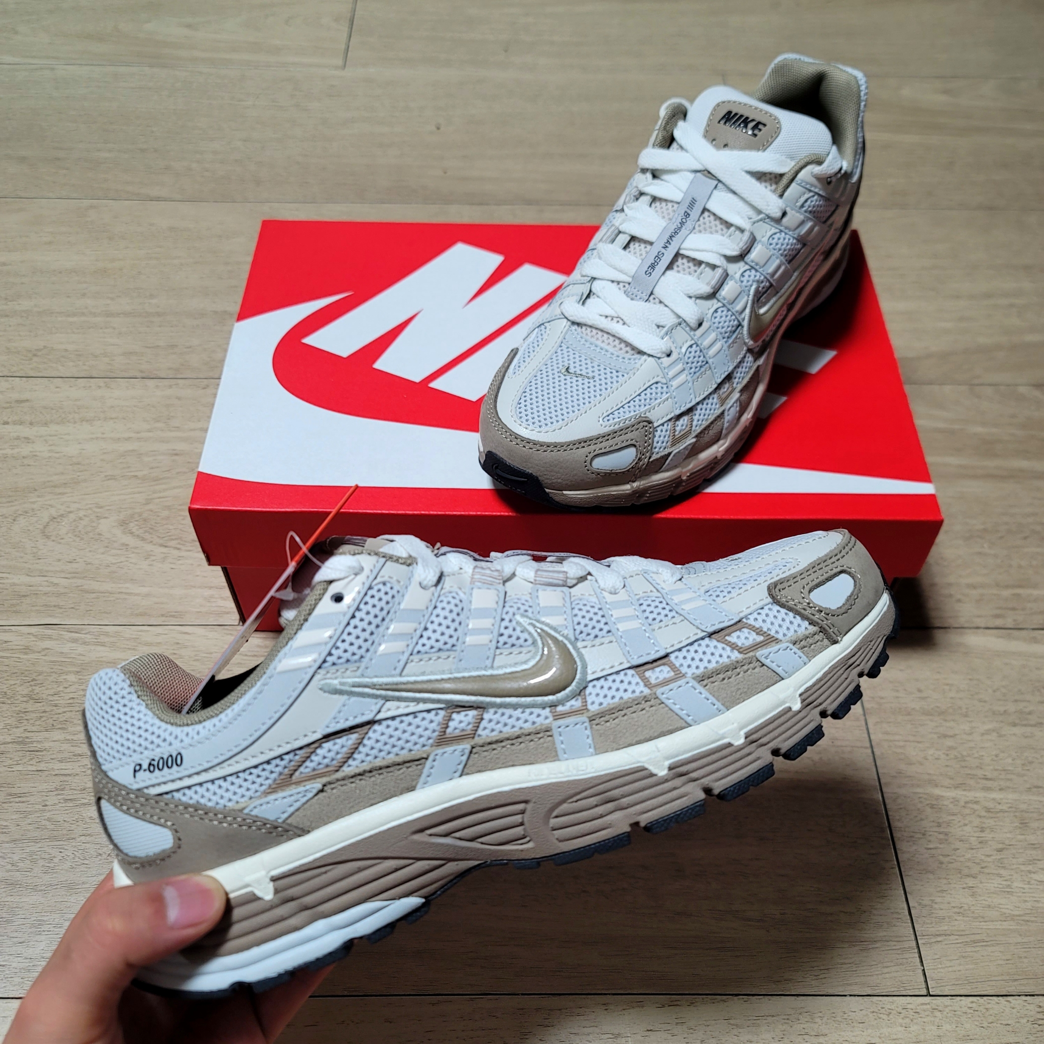 Nike P-6000 PRM Hangul Day Photon Dust Khaki 착용 스타일 - 2