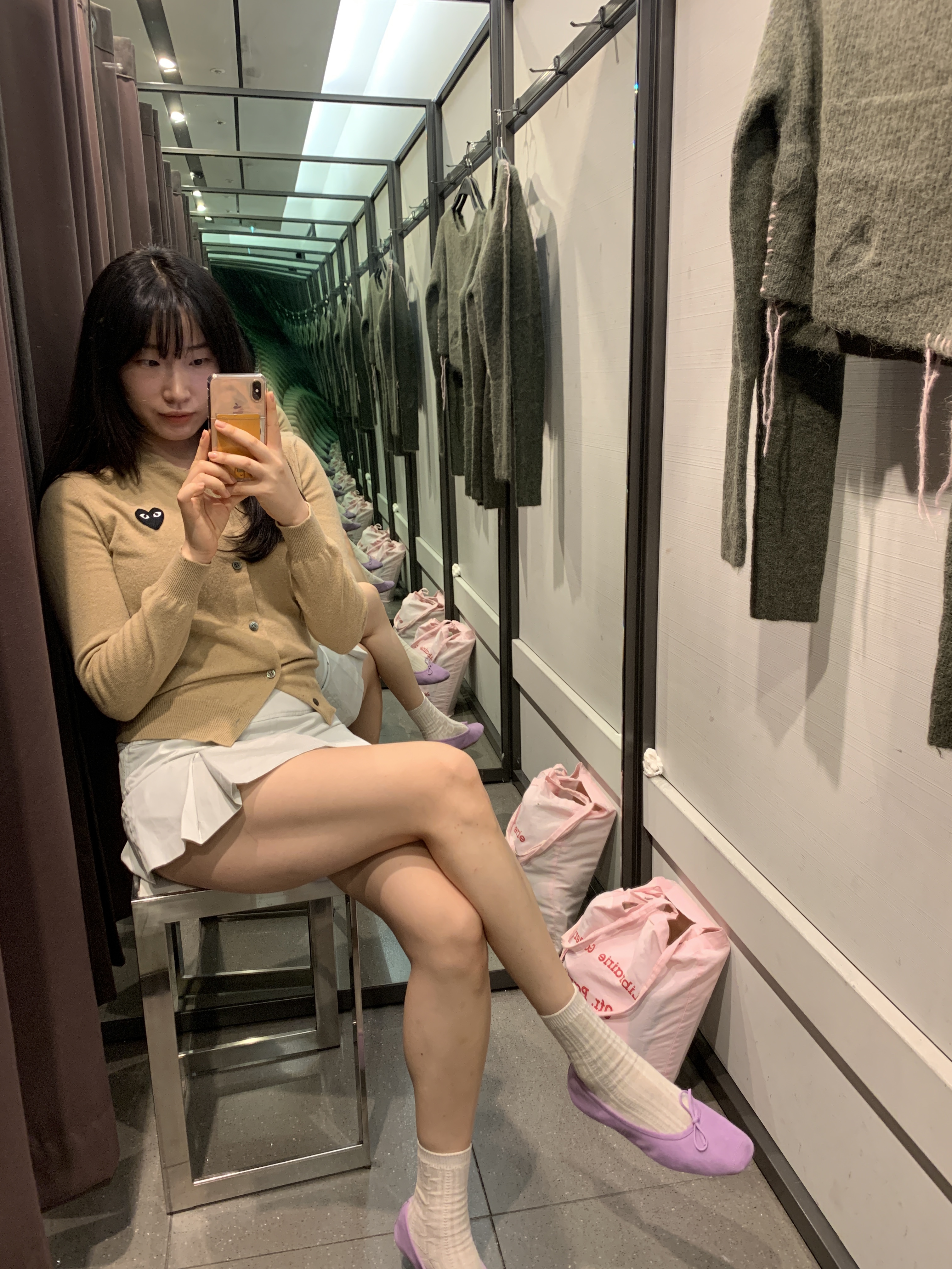 (W) Play Comme des Garcons Black Heart Knit Cardigan Beige 착용 스타일 - 1