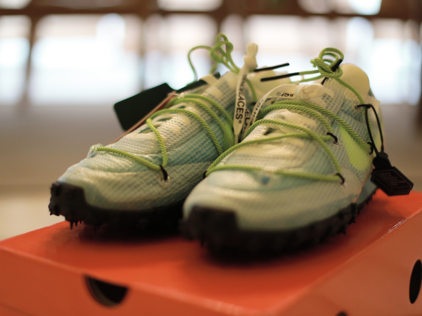 (W) Nike x Off-White Waffle Racer Vivid Sky 착용 스타일 - 2