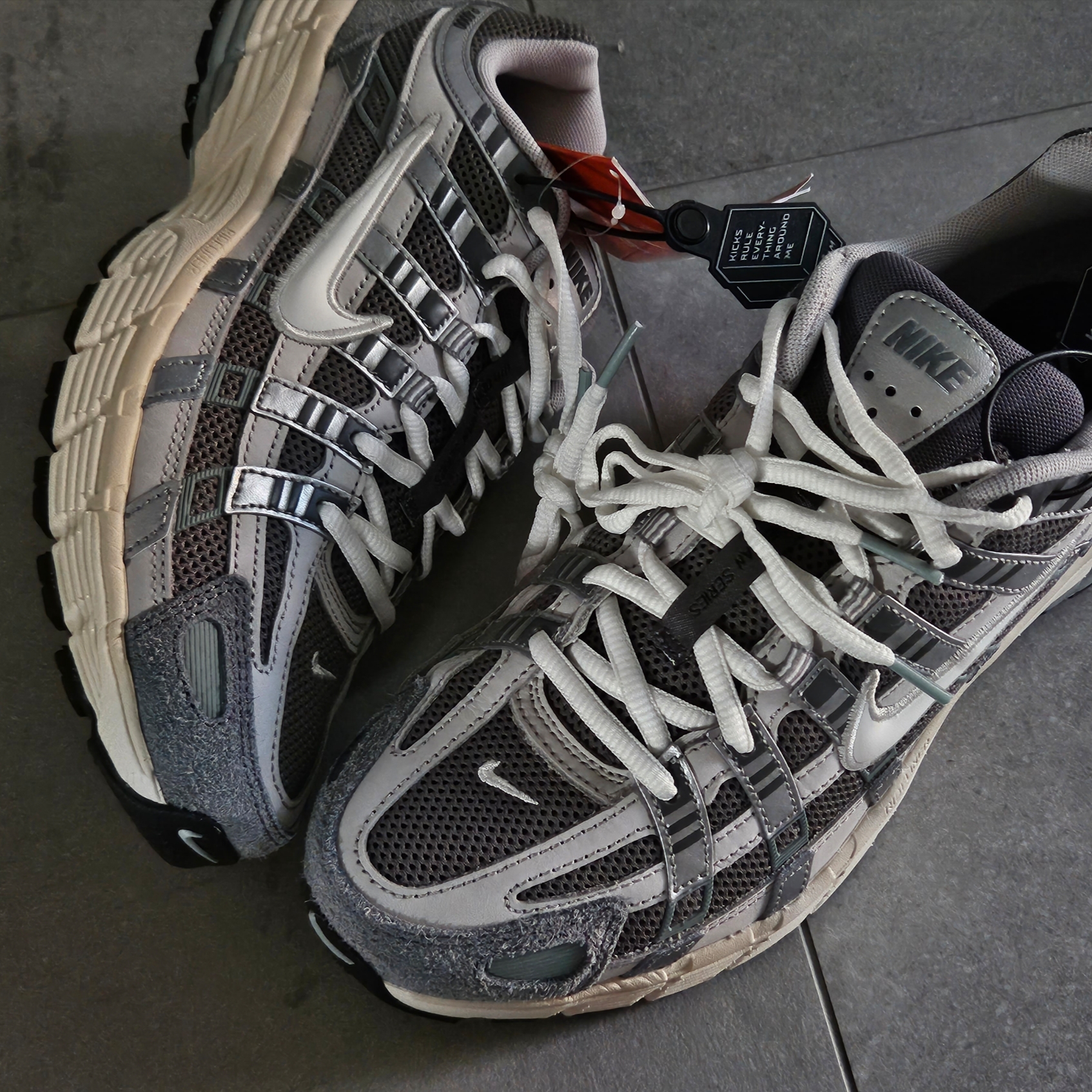 Nike P-6000 Flat Pewter Light Iron Ore 착용 스타일 - 1