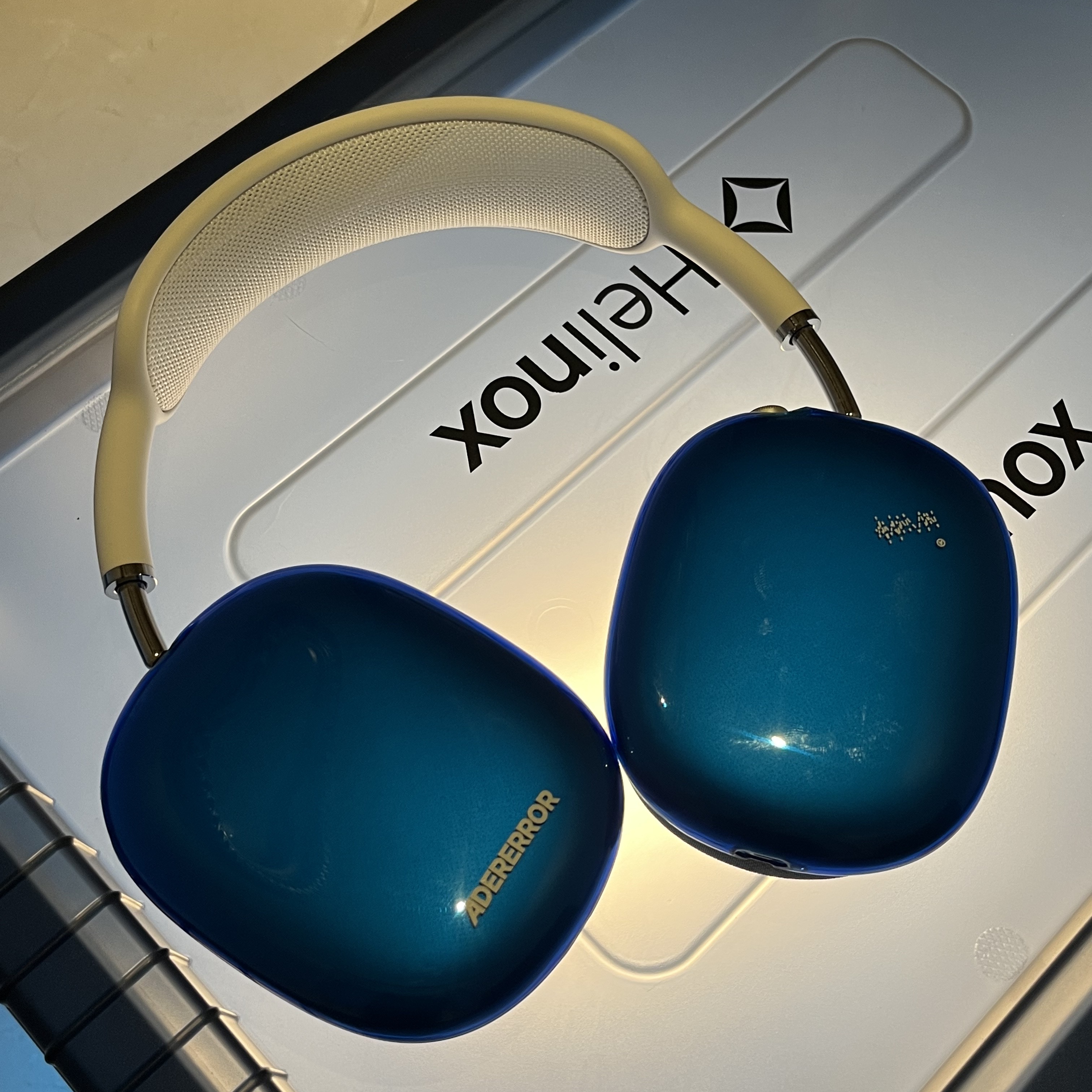 Ader Error Standic AirPods Max Case Z-Blue 착용 스타일 - 2