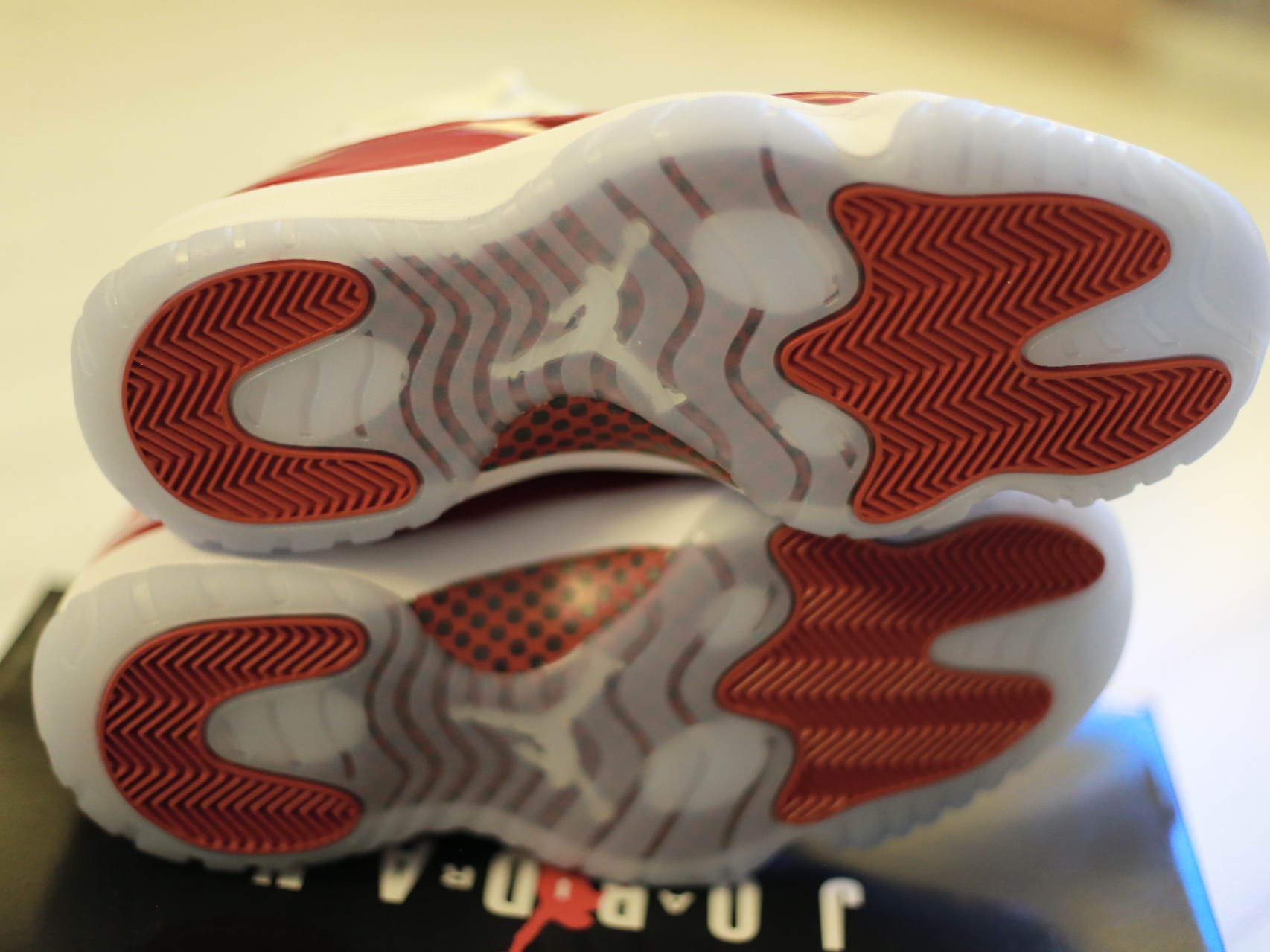 Jordan 11 Retro Varsity Red 착용 스타일 - 4