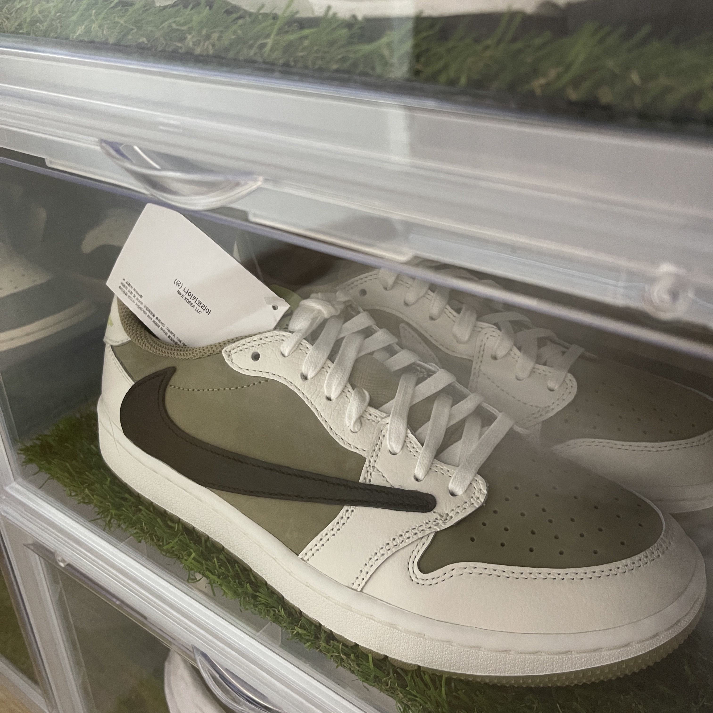Jordan 1 x Travis Scott Retro Low Golf NRG Neutral Olive 착용 스타일 - 1