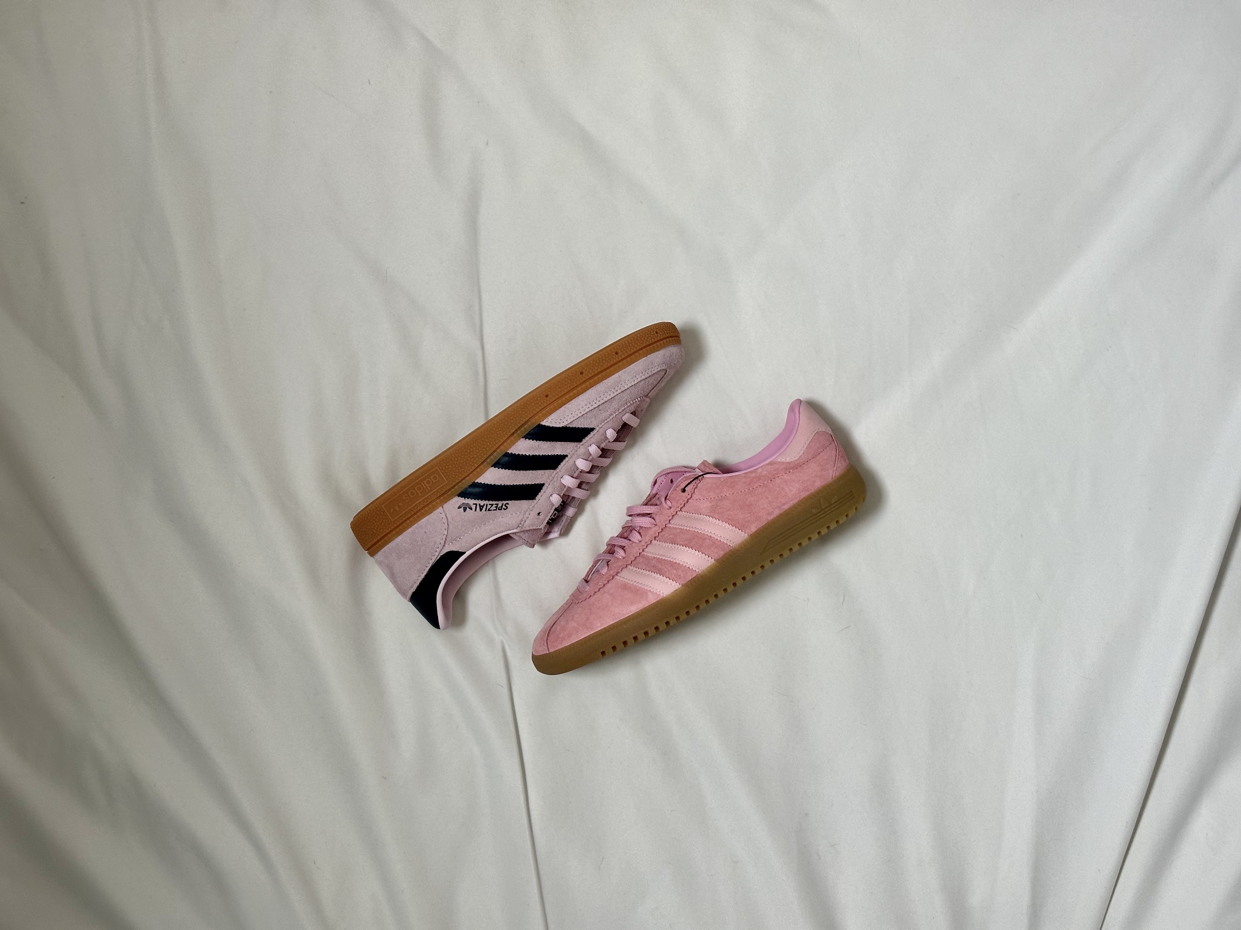 Adidas Bermuda Glow Pink, (W) Adidas Spezial Handball Clear Pink 착용 스타일 - 1