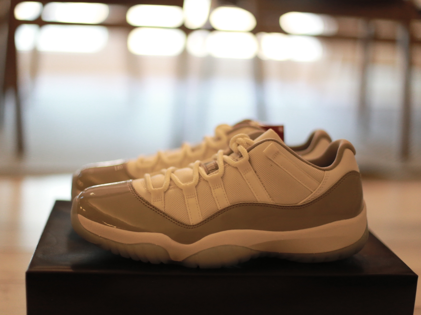Jordan 11 Retro Low Cement Grey 착용 스타일 - 1