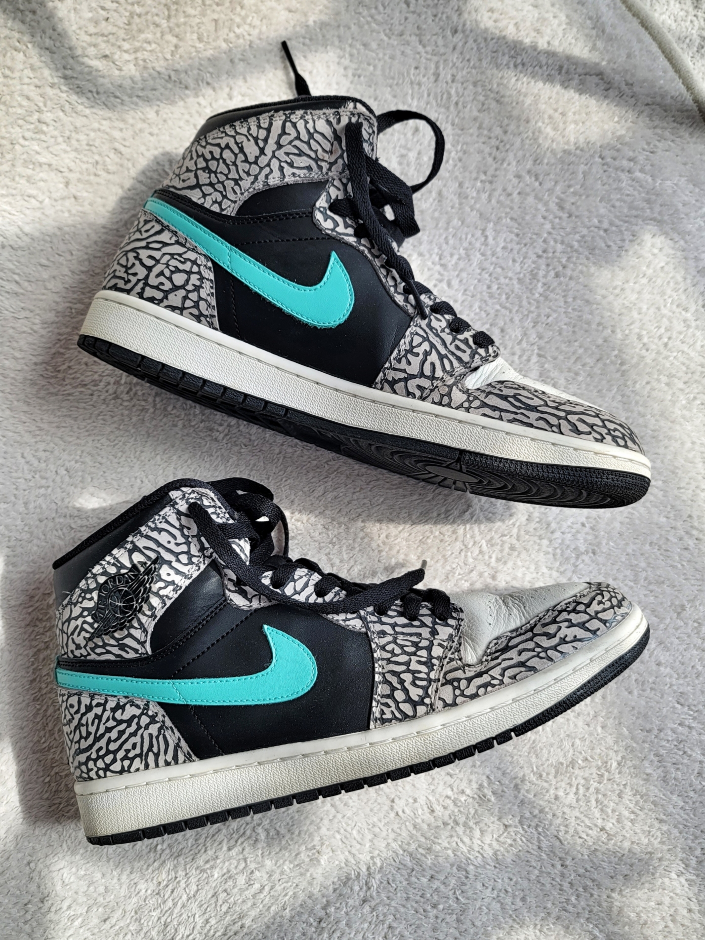 Jordan 1 Retro High Black Elephant Print 착용 스타일 - 1