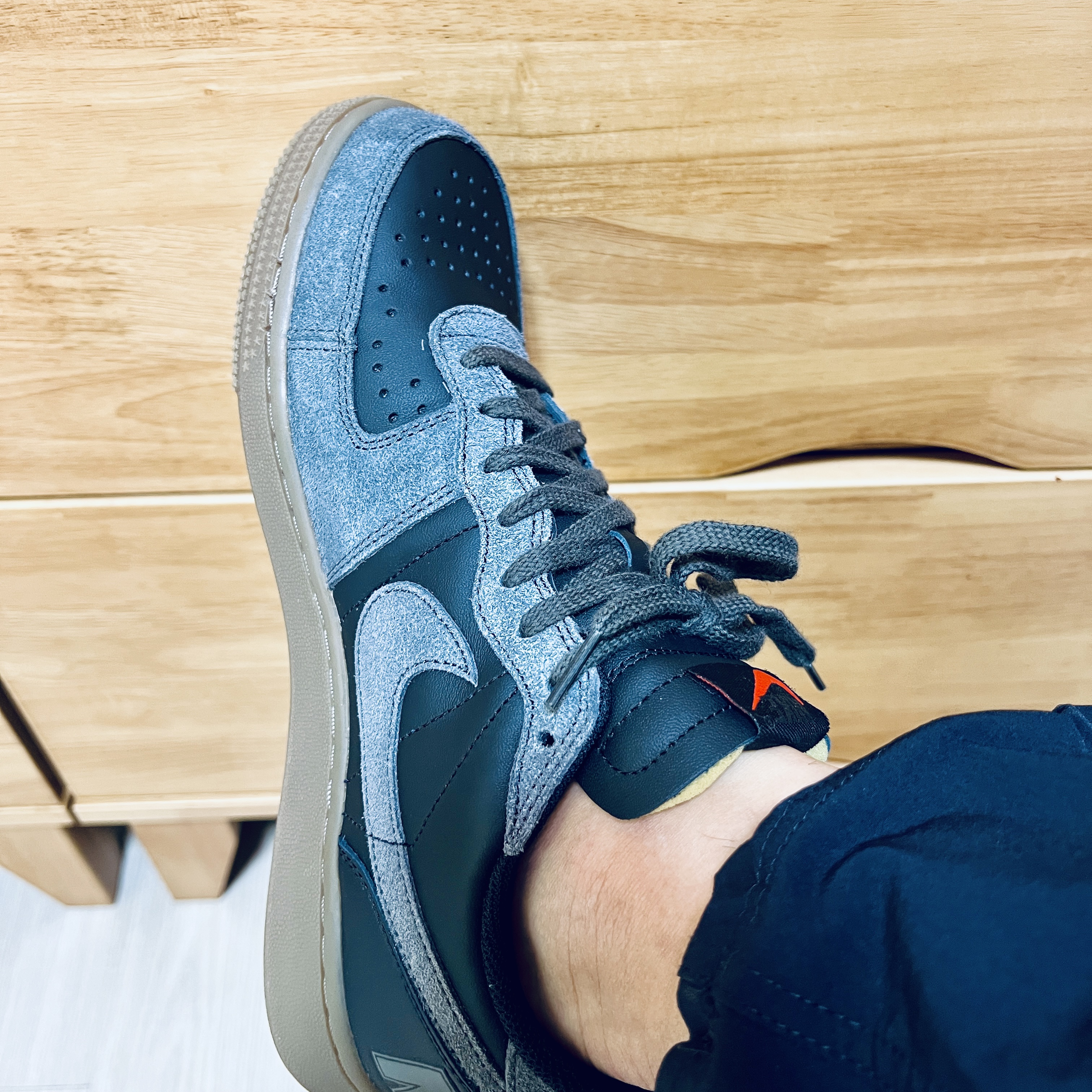 Nike Terminator Low Black Medium Ash 착용 스타일 - 2