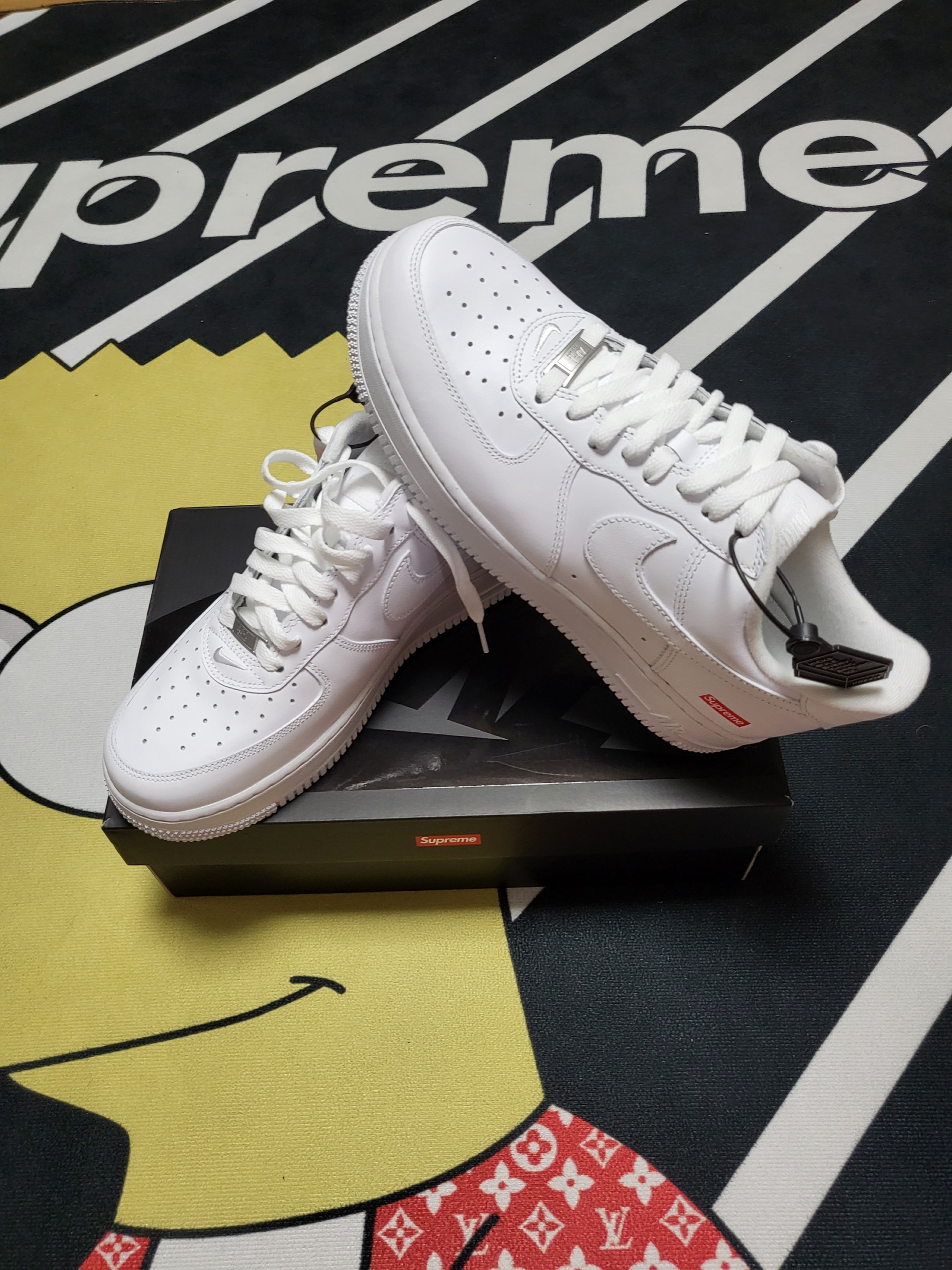 Nike x Supreme Air Force 1 Low White 착용 스타일