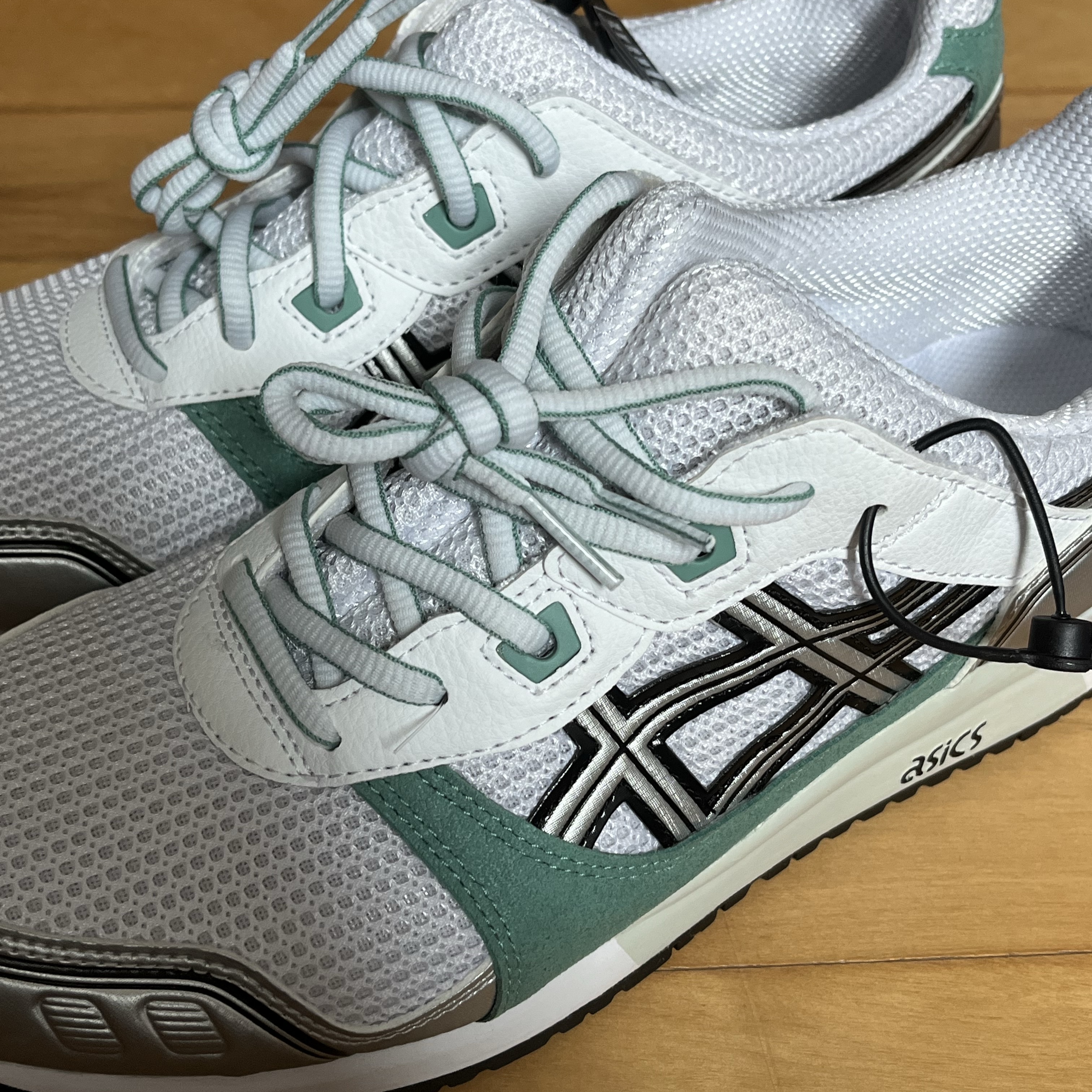 Asics Gel-Lyte III OG White Sage 착용 스타일