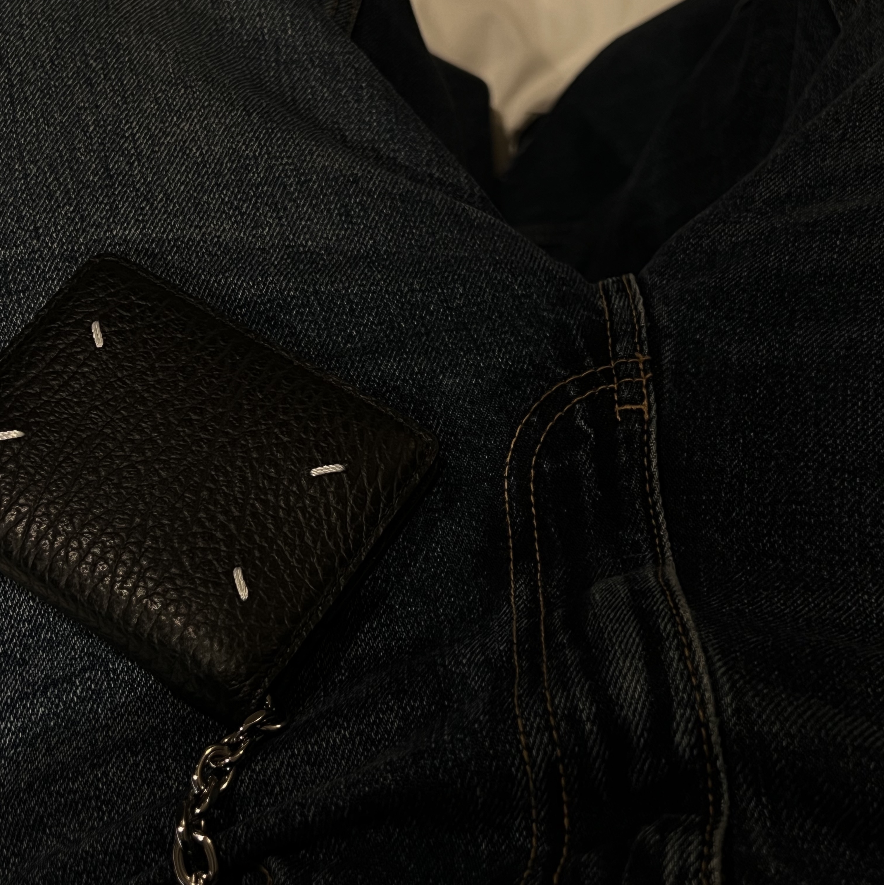 Maison Margiela Keyring Wallet Black 착용 스타일