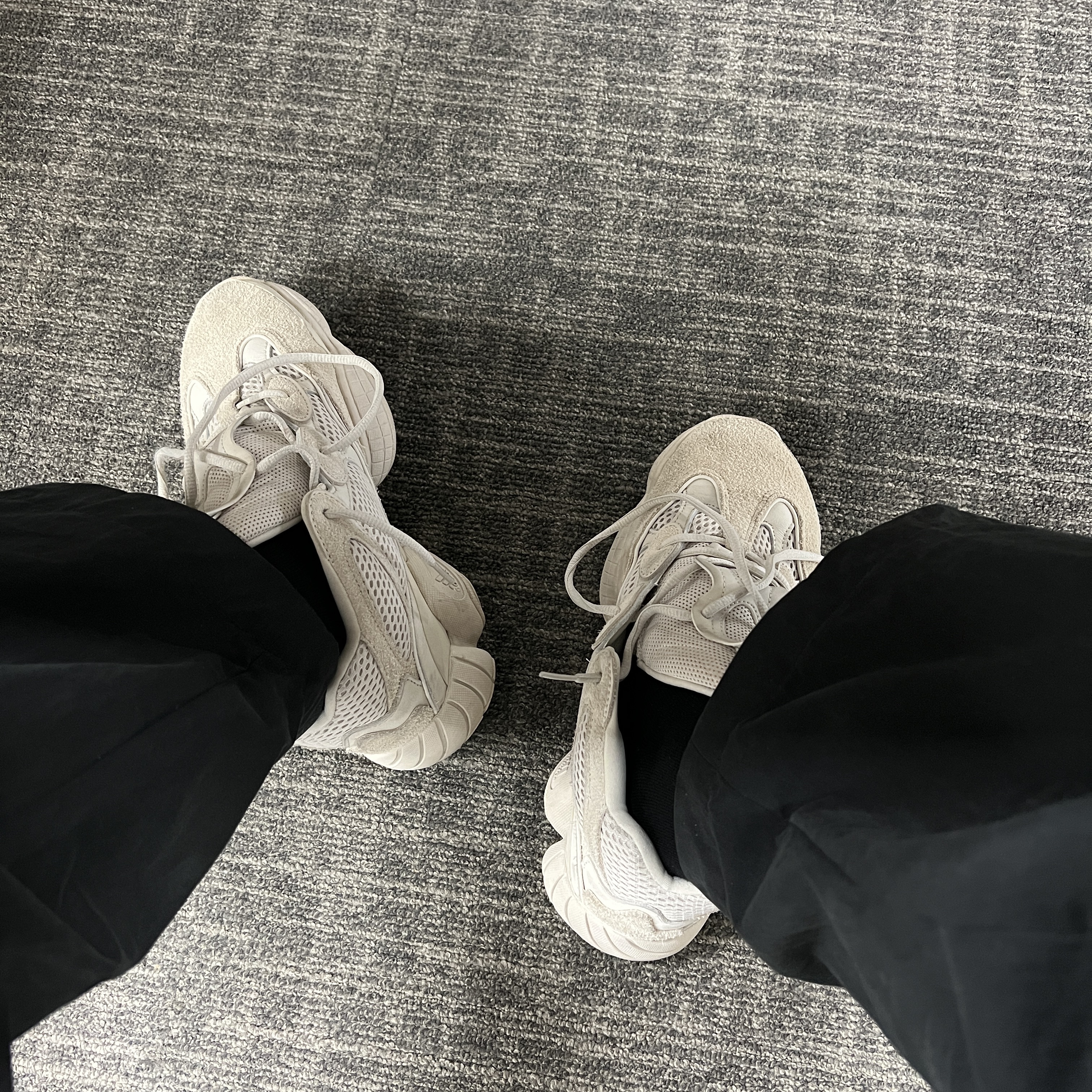 Adidas Yeezy 500 Blush 2018 착용 스타일