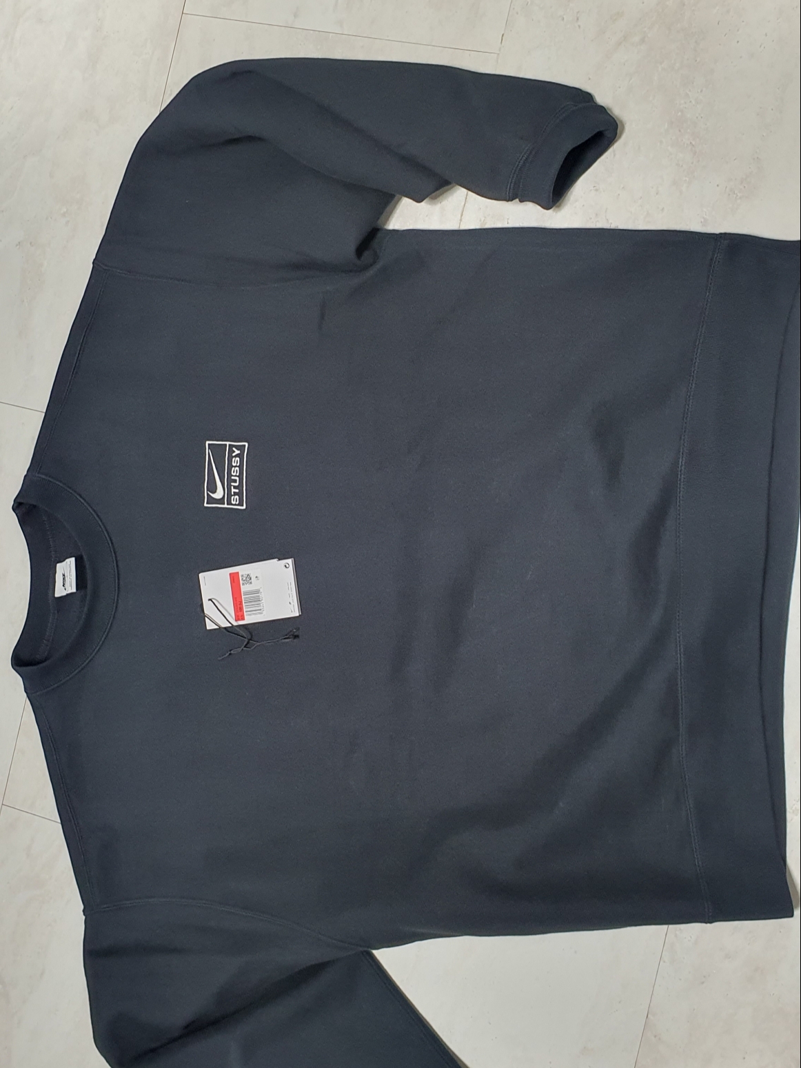Nike x Stussy NRG Washed Fleece Crewneck Black (DO5310-010) 착용 스타일 - 1