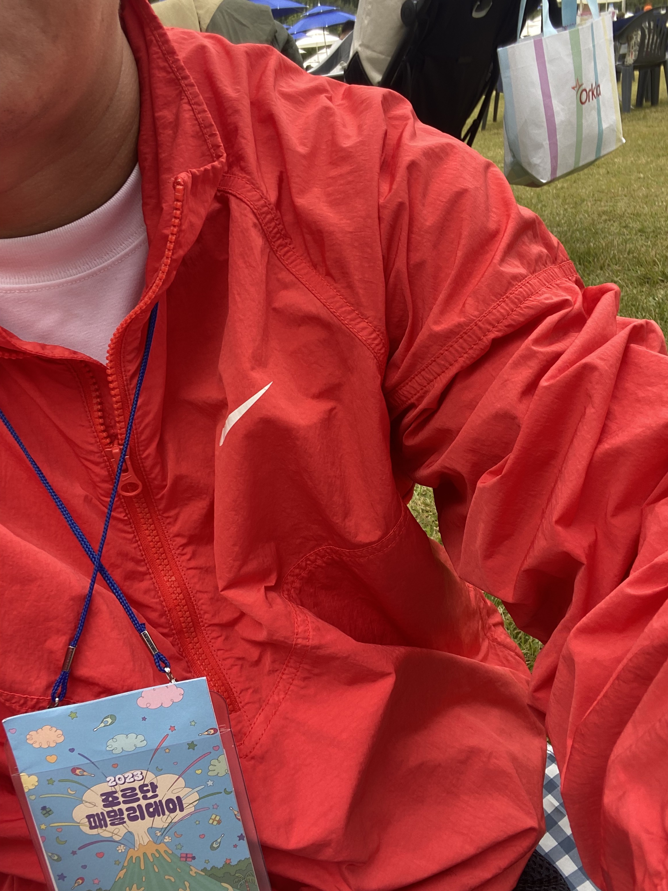 Nike x Stussy Windrunner Jacket Habanero Red 착용 스타일