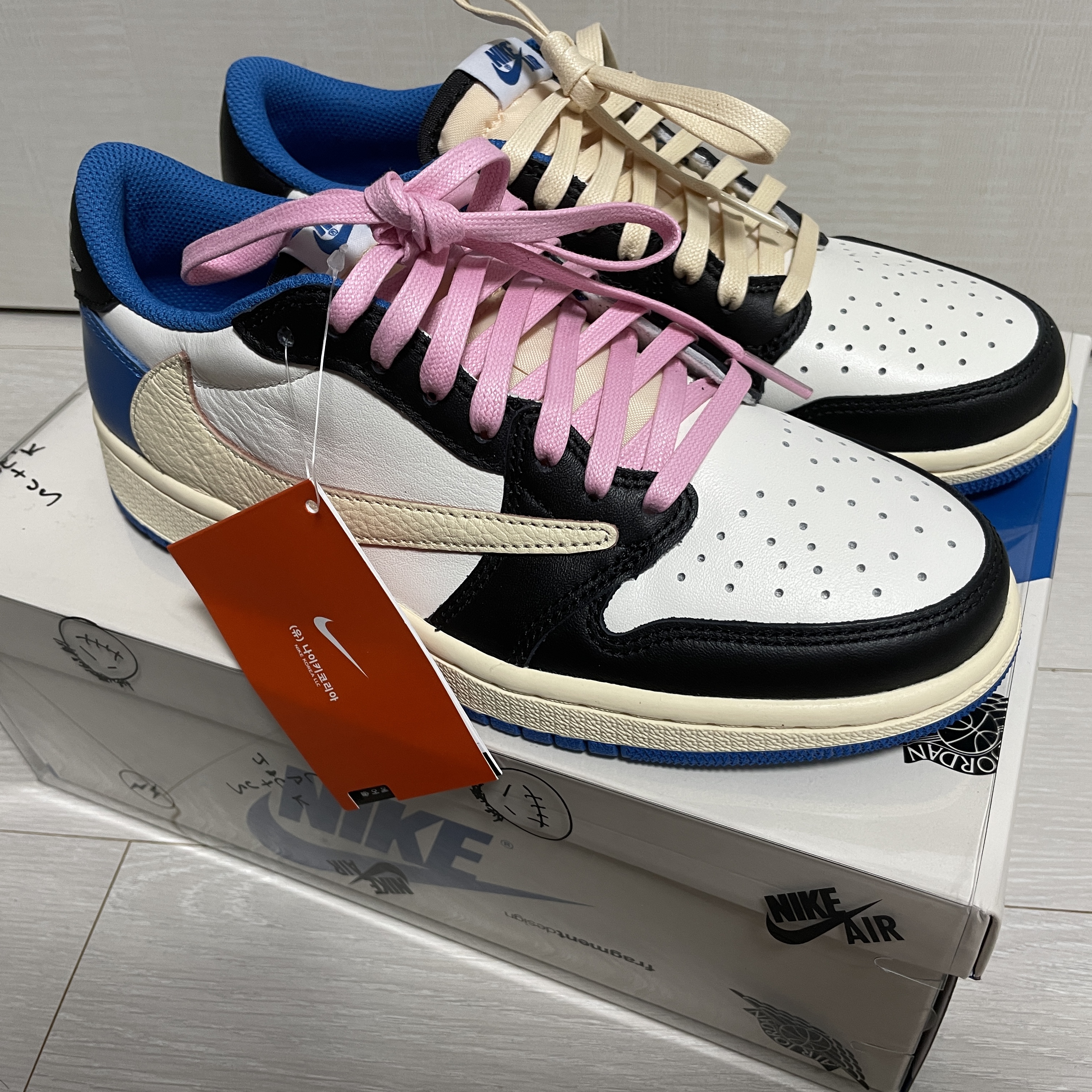 Jordan 1 x Travis Scott x Fragment Retro Low OG SP Military Blue 착용 스타일