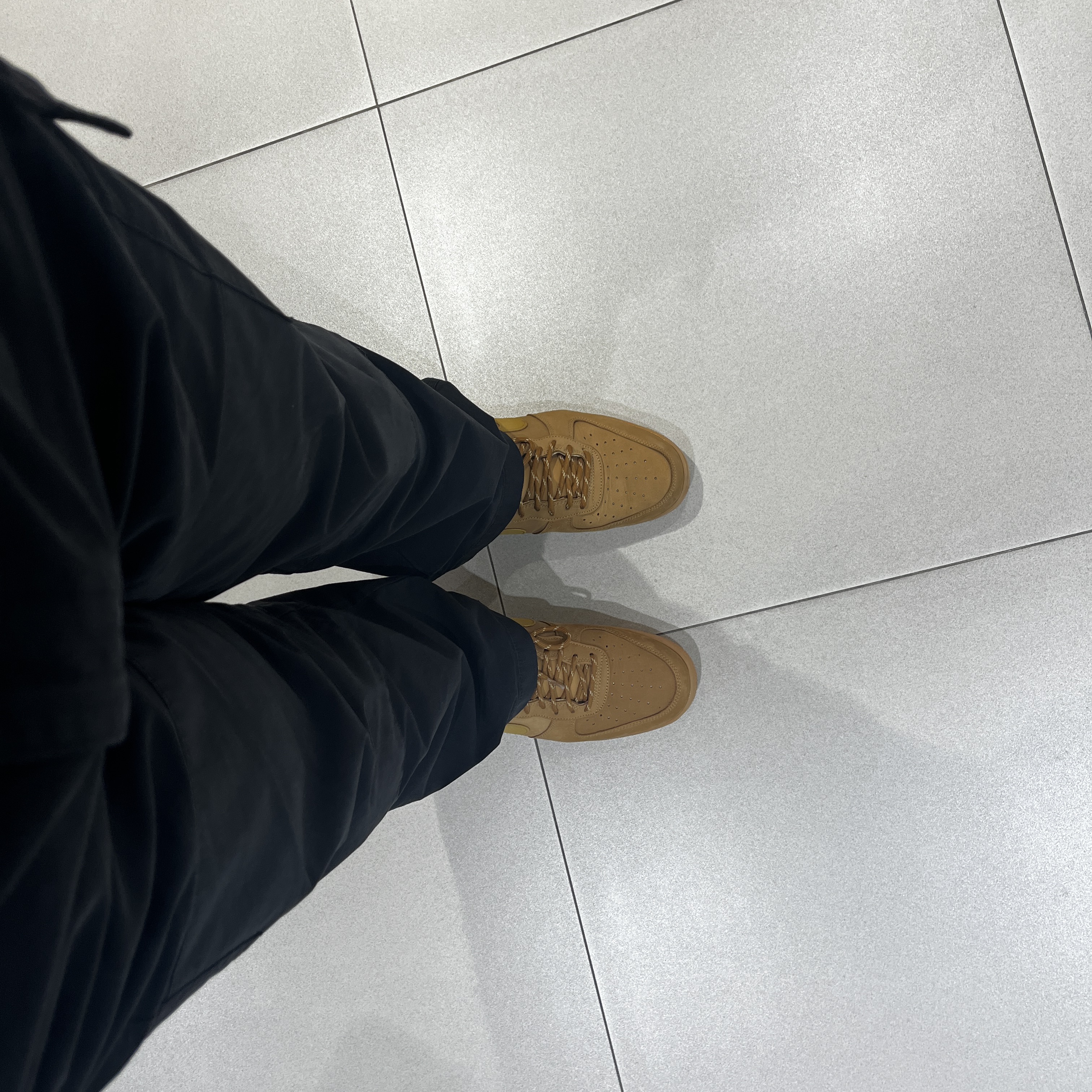 Nike Air Force 1 '07 WB Flax 착용 스타일