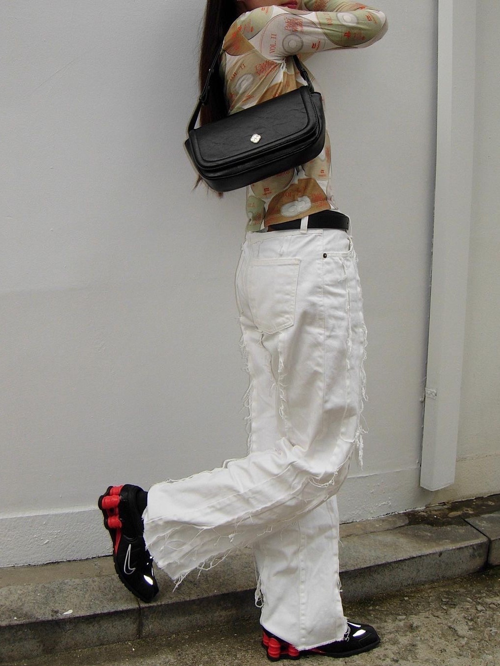 Heeari Women Peony Baguette Bag Black 착용 스타일 - 2