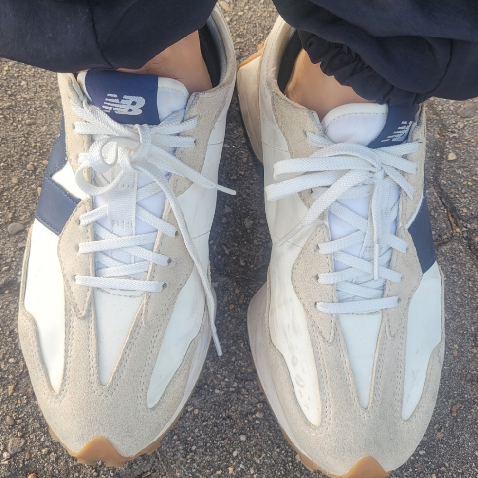 (W) New Balance 327 Beige Gum 착용 스타일