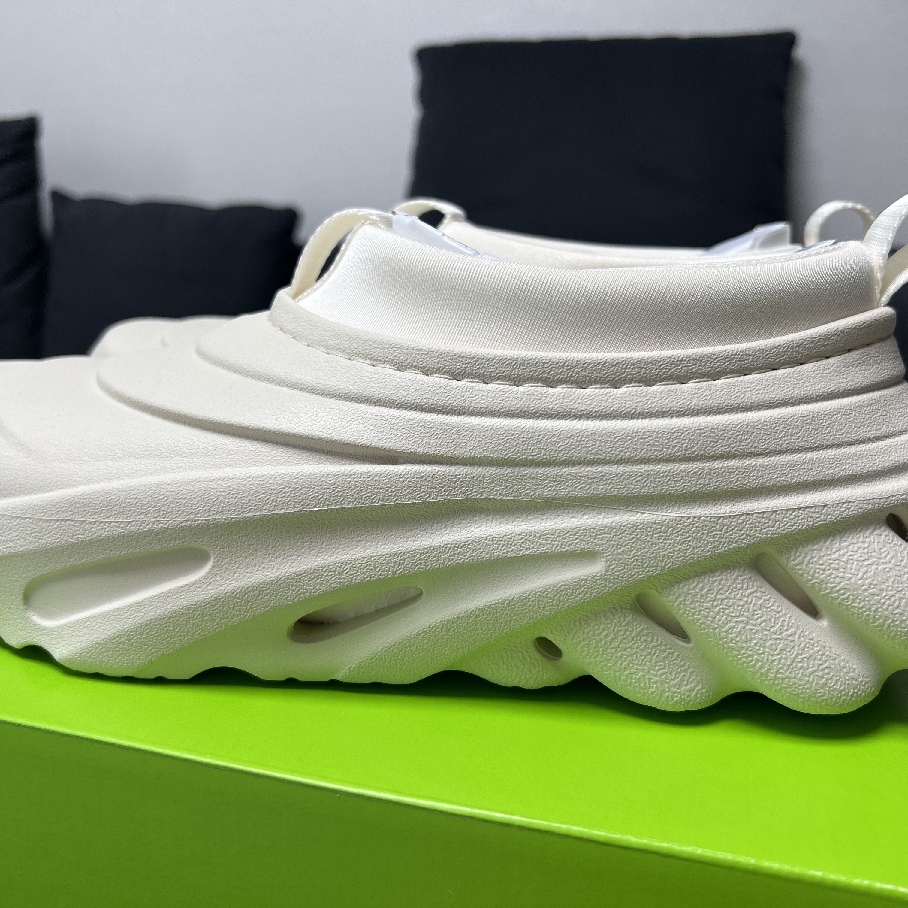 Crocs Echo Storm Tundra 착용 스타일 - 2