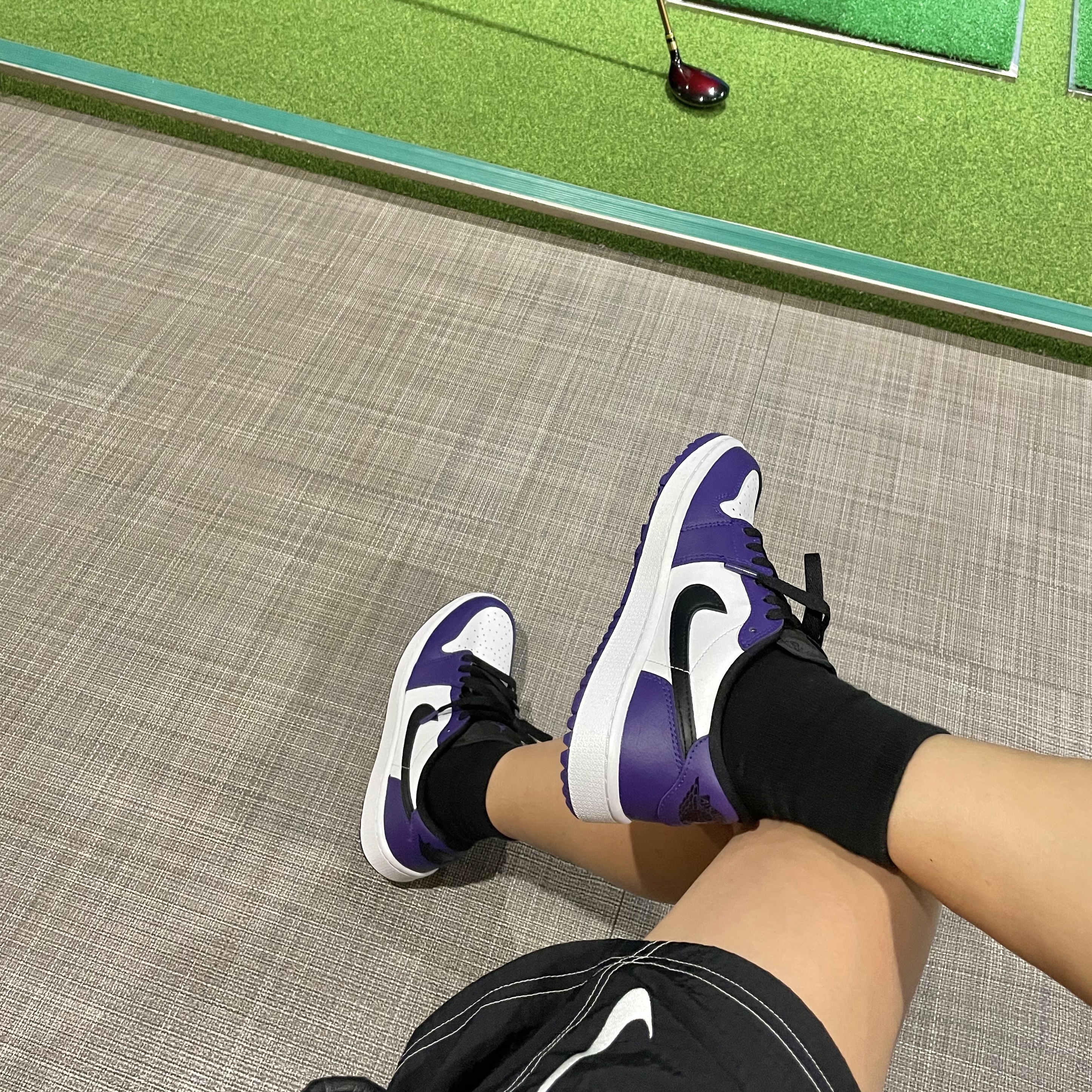 Jordan 1 Low Golf Court Purple 착용 스타일 - 1