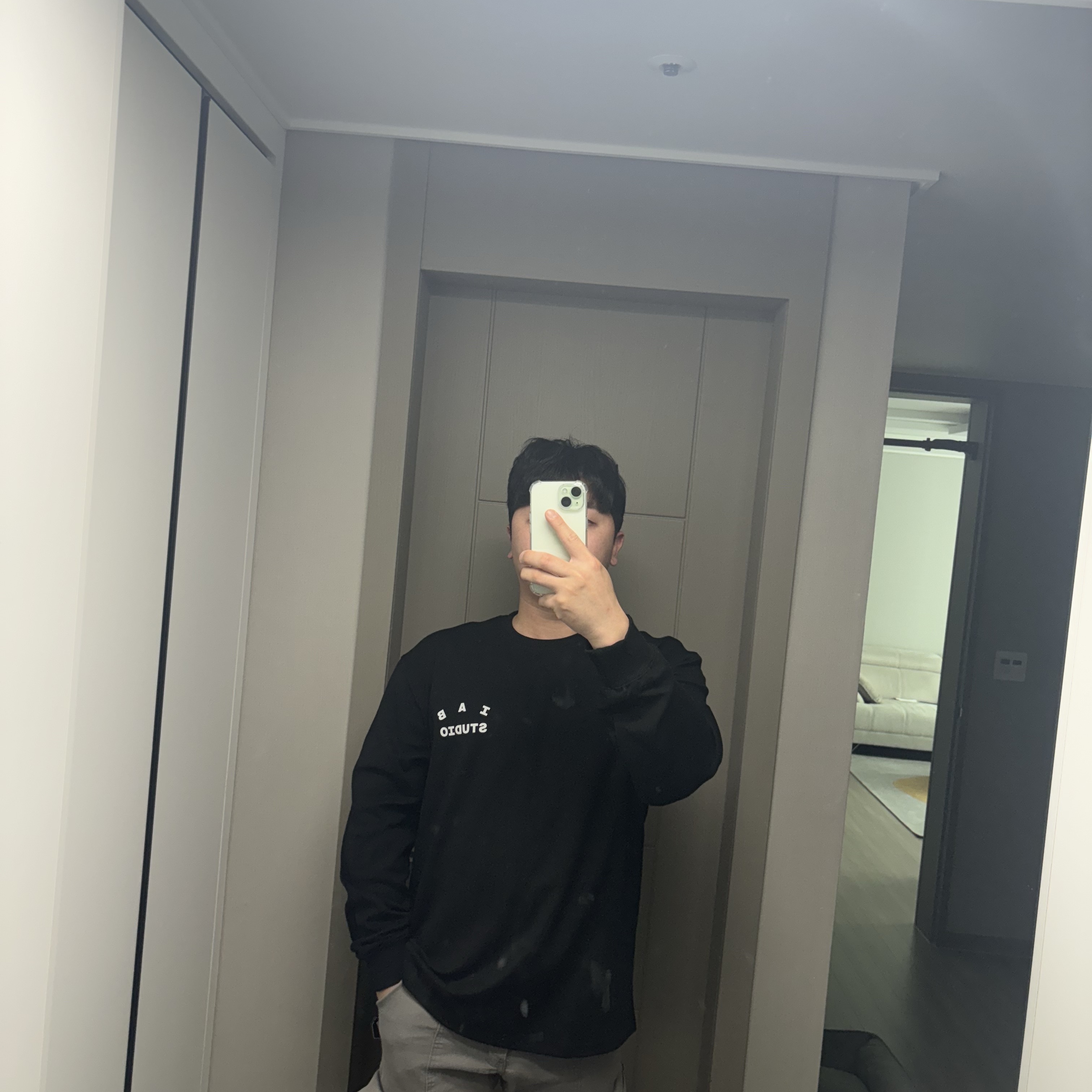 IAB Studio Long Sleeve Black - 23FW 착용 스타일