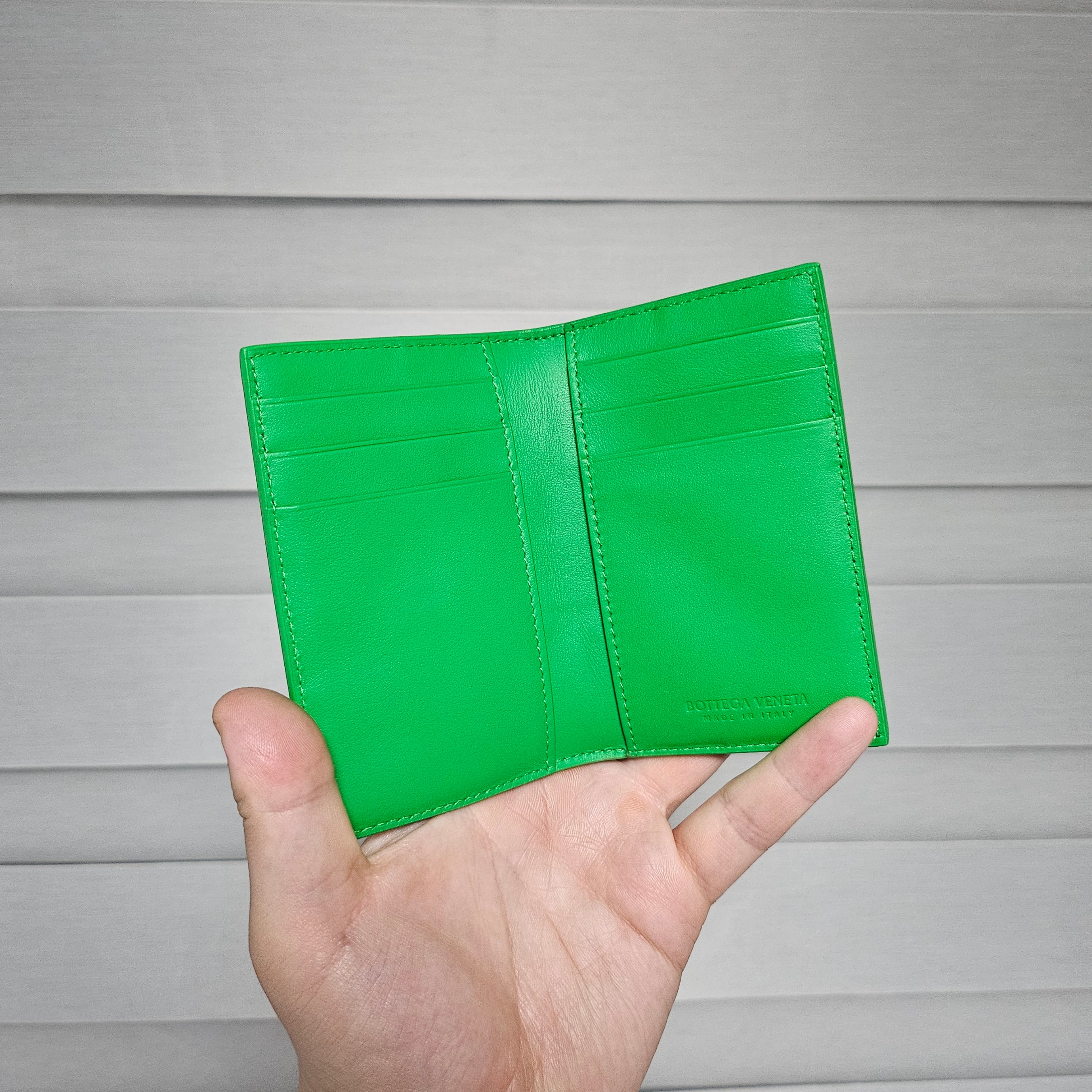 Bottega Veneta Flap Card Case Parakeet 착용 스타일 - 2
