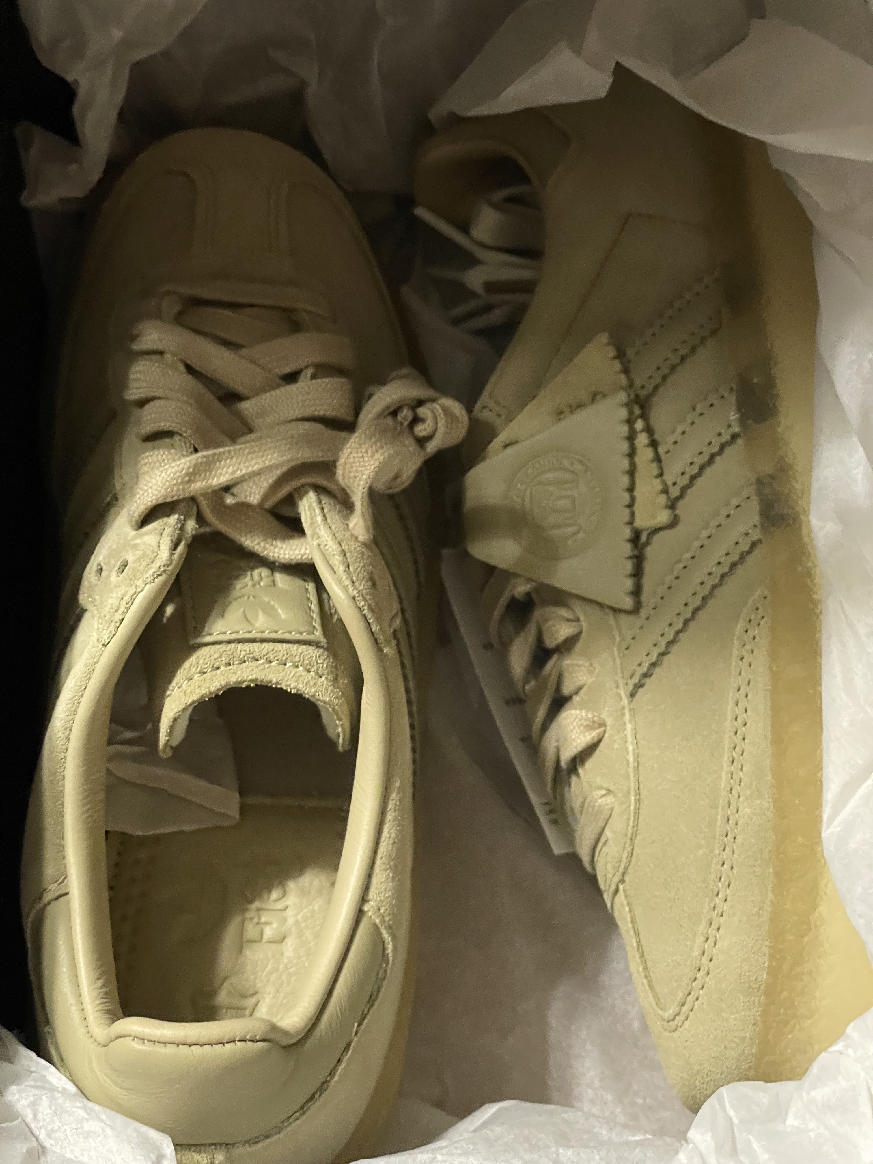 Adidas x Clarks x Ronnie Fieg 8th Street Samba Savannah, Adidas x Clarks x Ronnie Fieg 8th Street Samba Shadow Green 착용 스타일 - 3