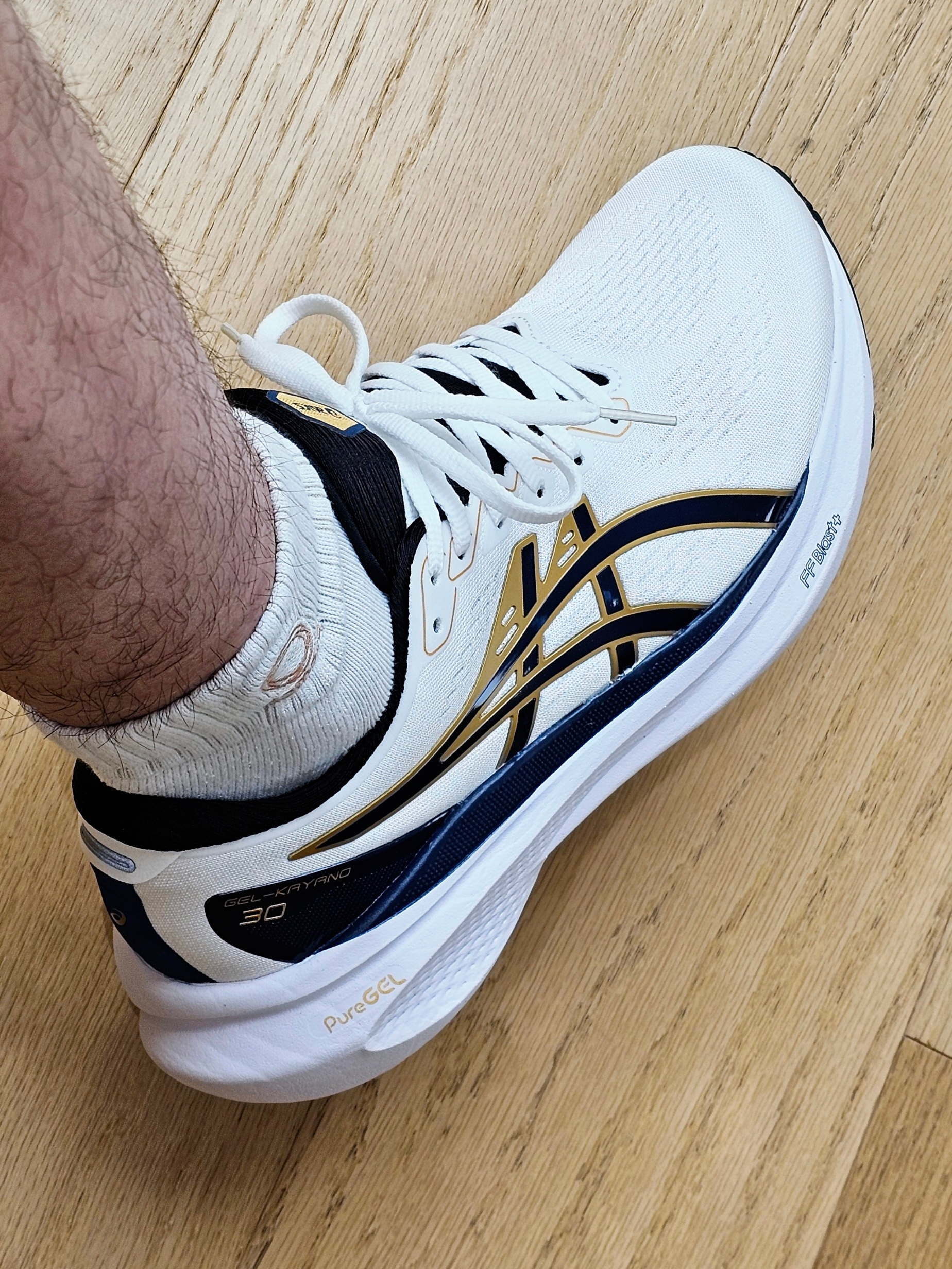 Asics Gel-Kayano 30 Anniversary White Deep Ocean 착용 스타일 - 2