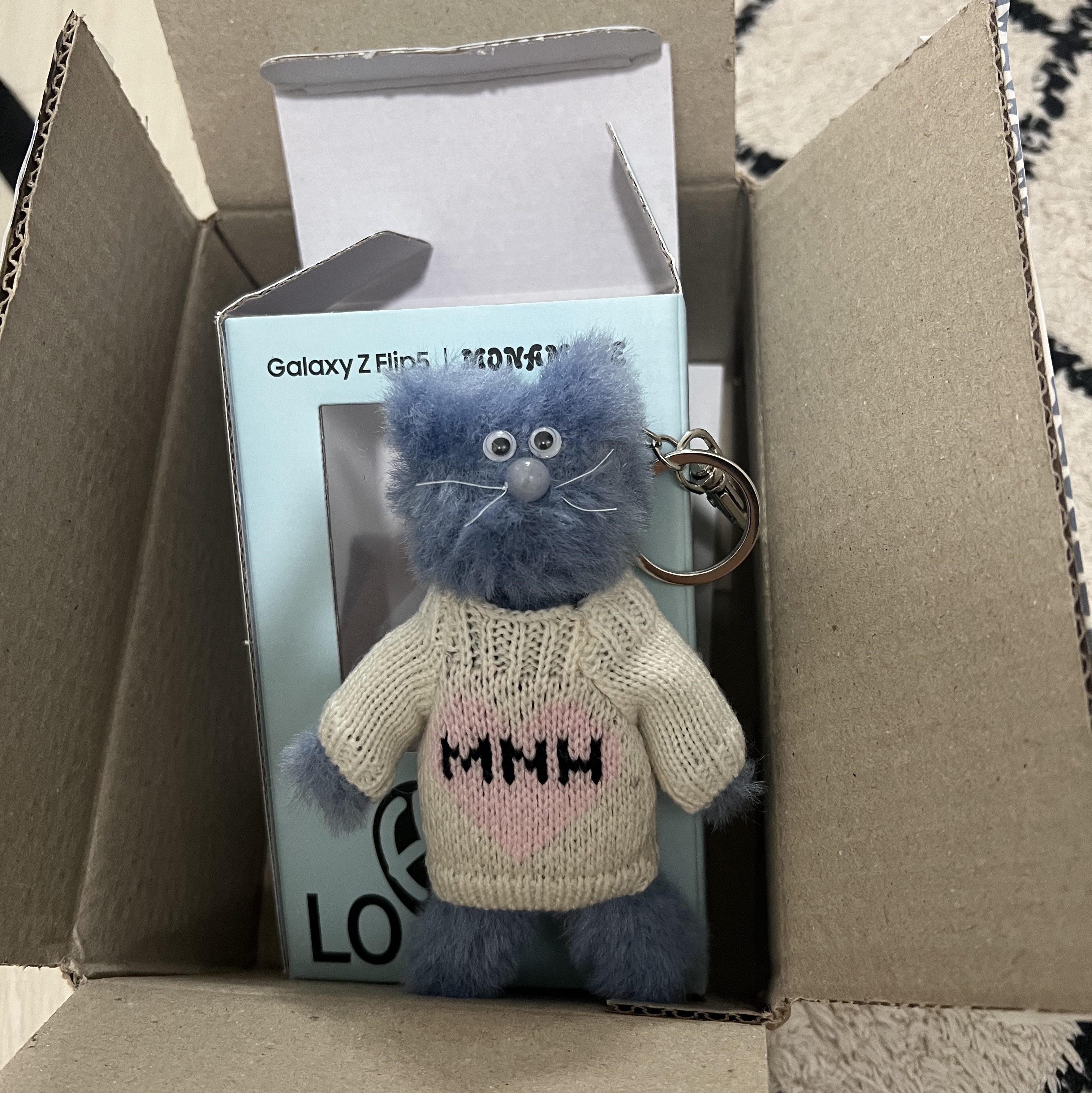 Monamhee Love Flexy Keyring Blue 착용 스타일