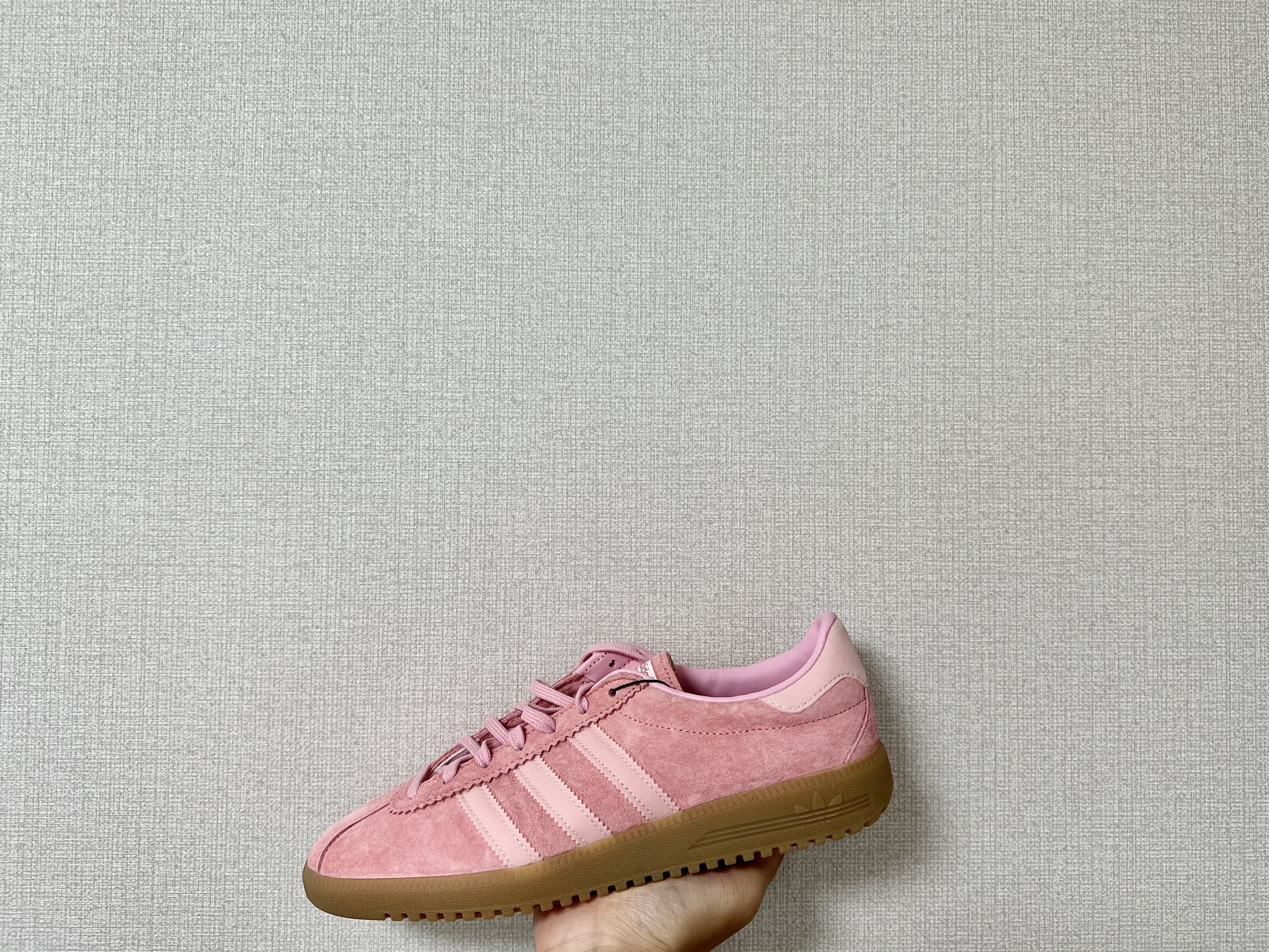 Adidas Bermuda Glow Pink, (W) Adidas Spezial Handball Clear Pink 착용 스타일 - 2