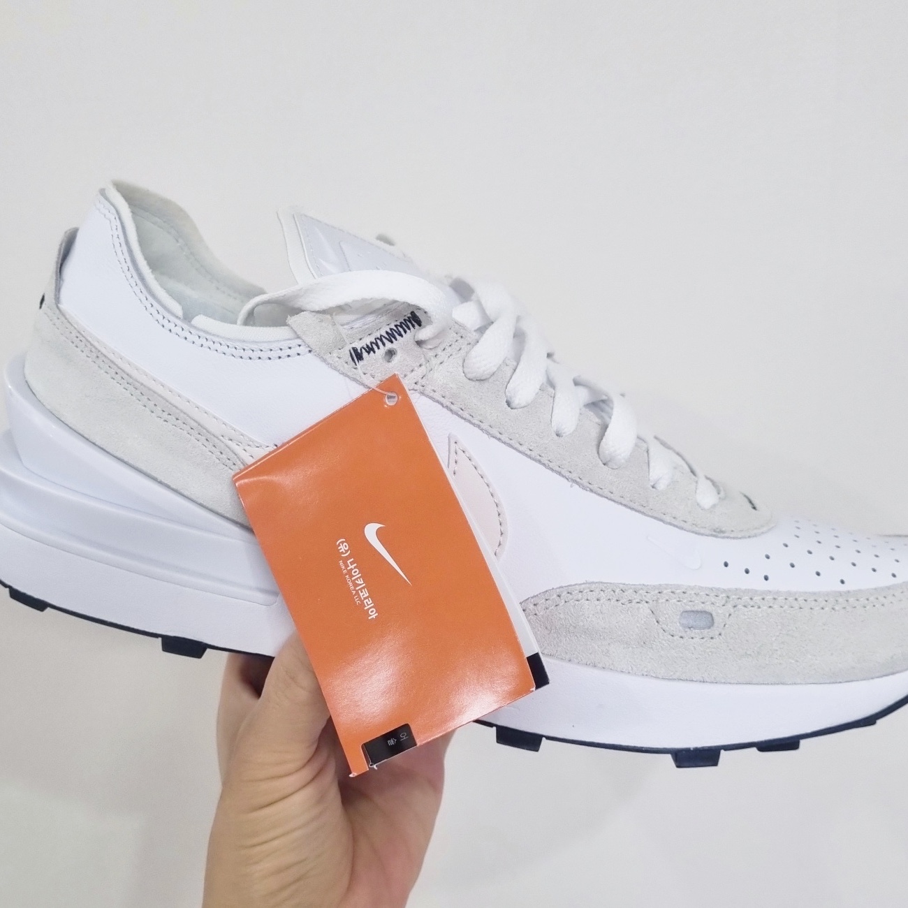 Nike Waffle One LTR Summit White Phantom 착용 스타일 - 3