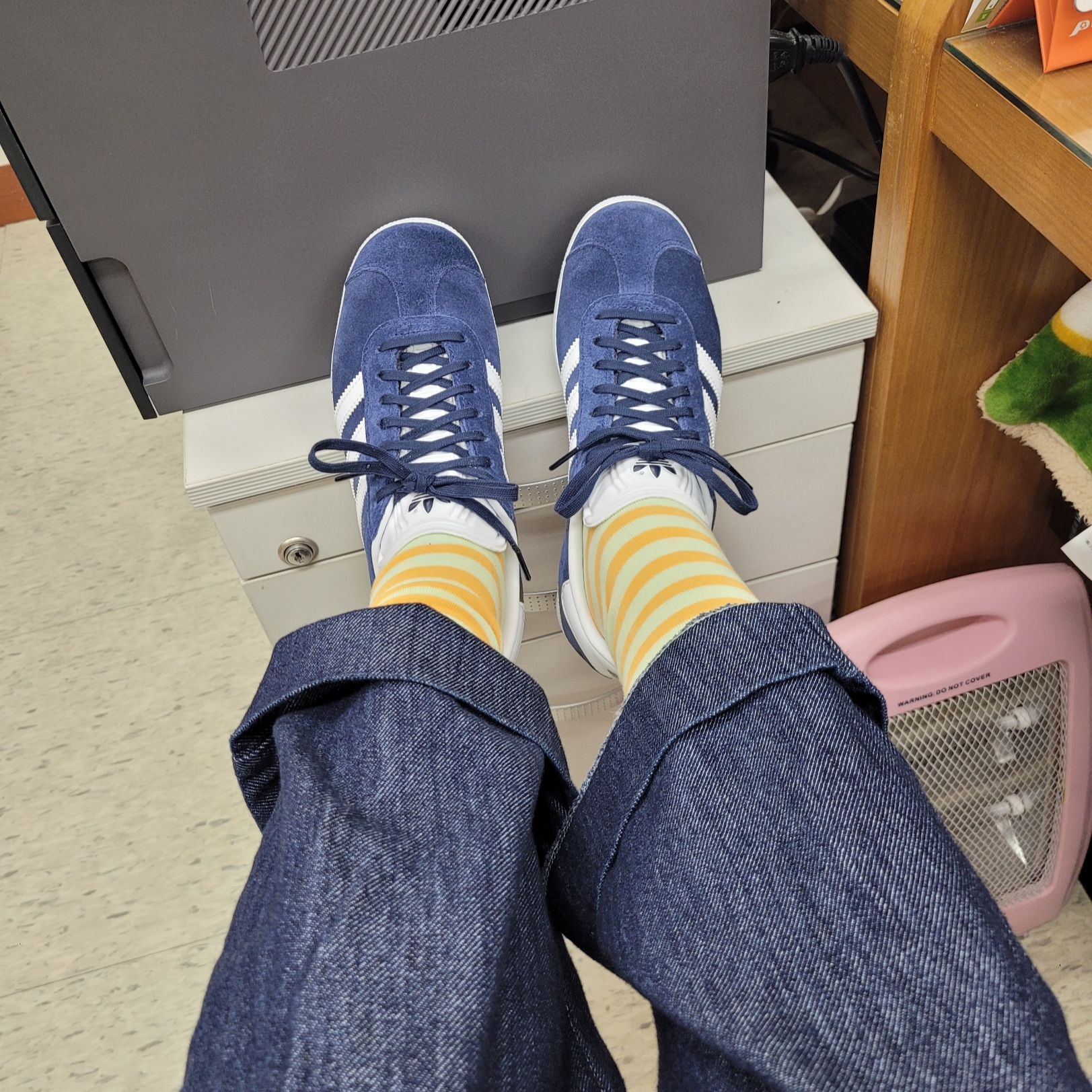 Adidas Gazelle Collegiate Navy 착용 스타일