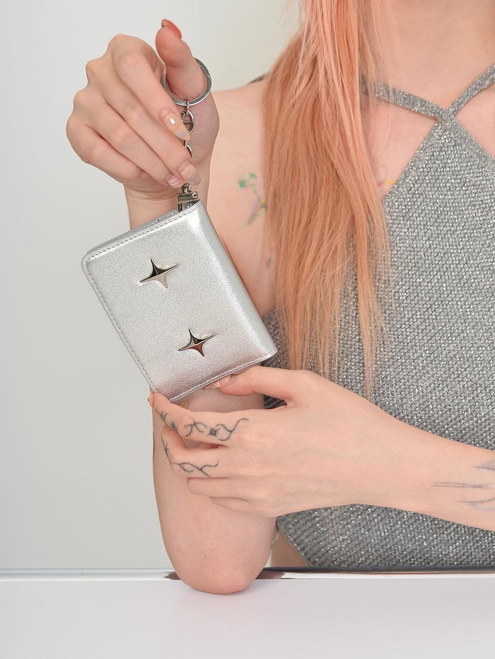 For Appeal Sparkle Star Card Wallet Pure Silver, For Appeal Sparkle Star Card Wallet Metal Silver 착용 스타일