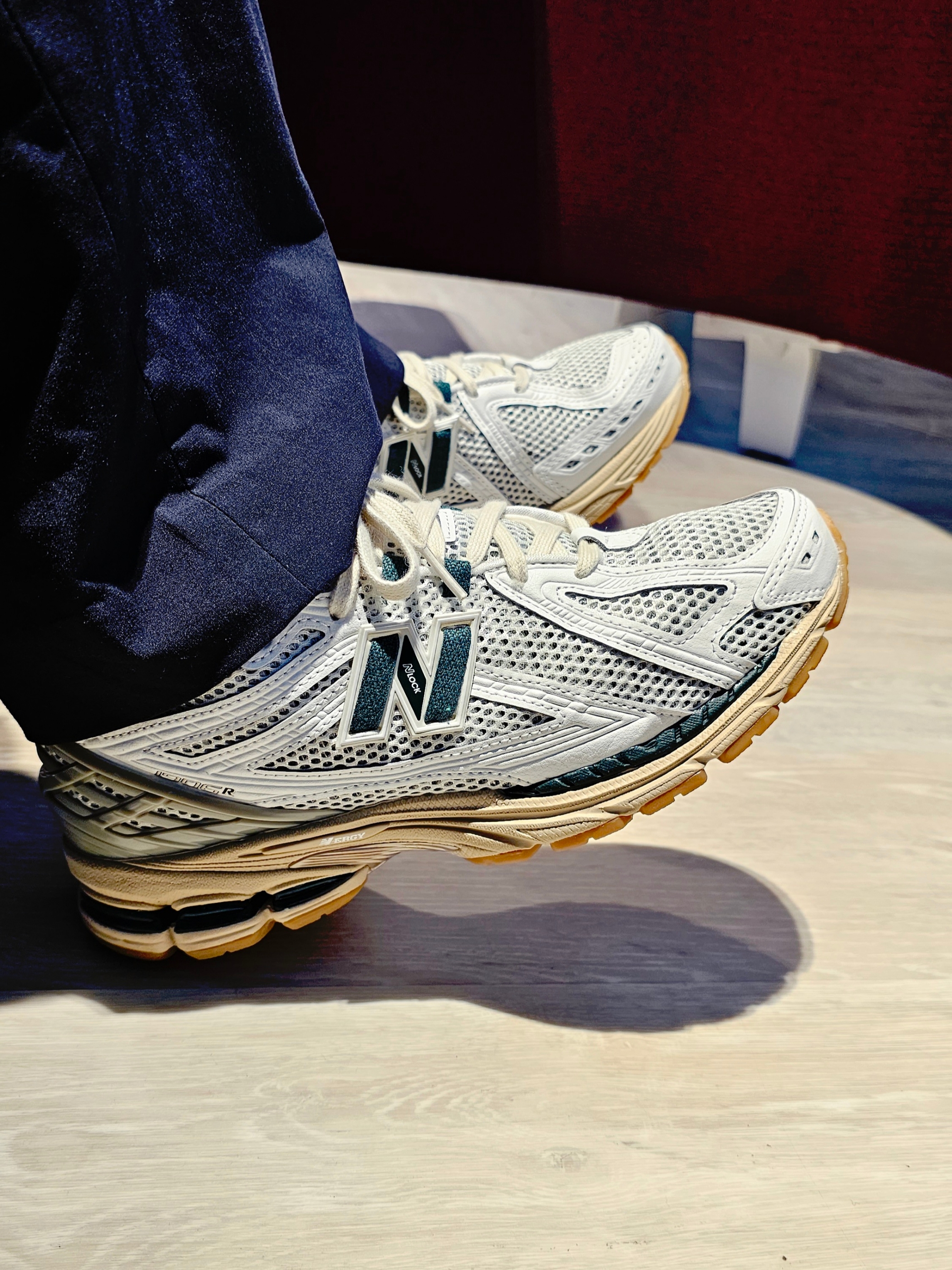 New Balance 1906R Silver Green 착용 스타일 - 3
